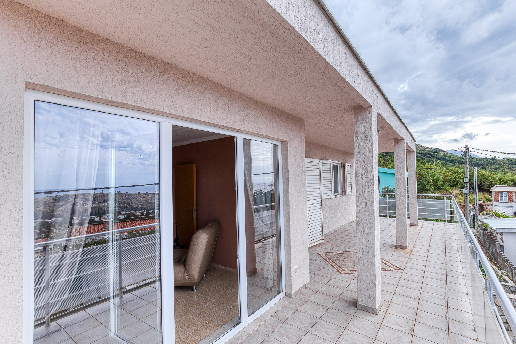 A house in Sutomore with a panoramic sea view 140 m2