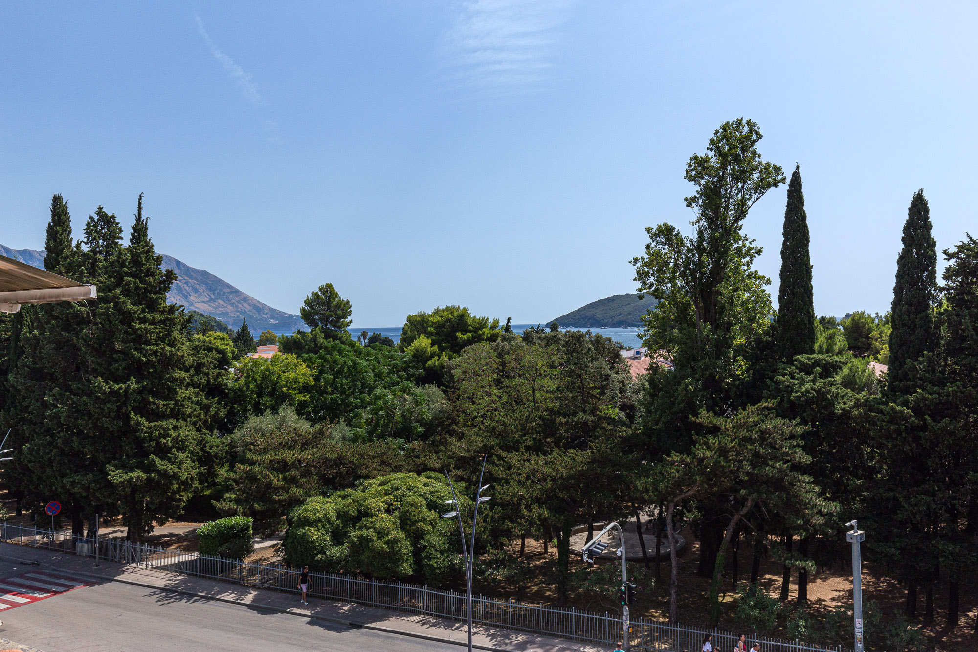 One-Bedroom Apartment in Budva – Sea View