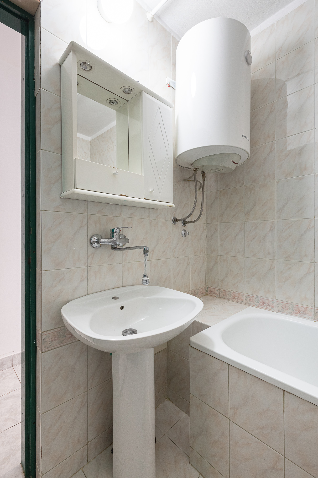 One-Bedroom Apartment in Budva – Sea View