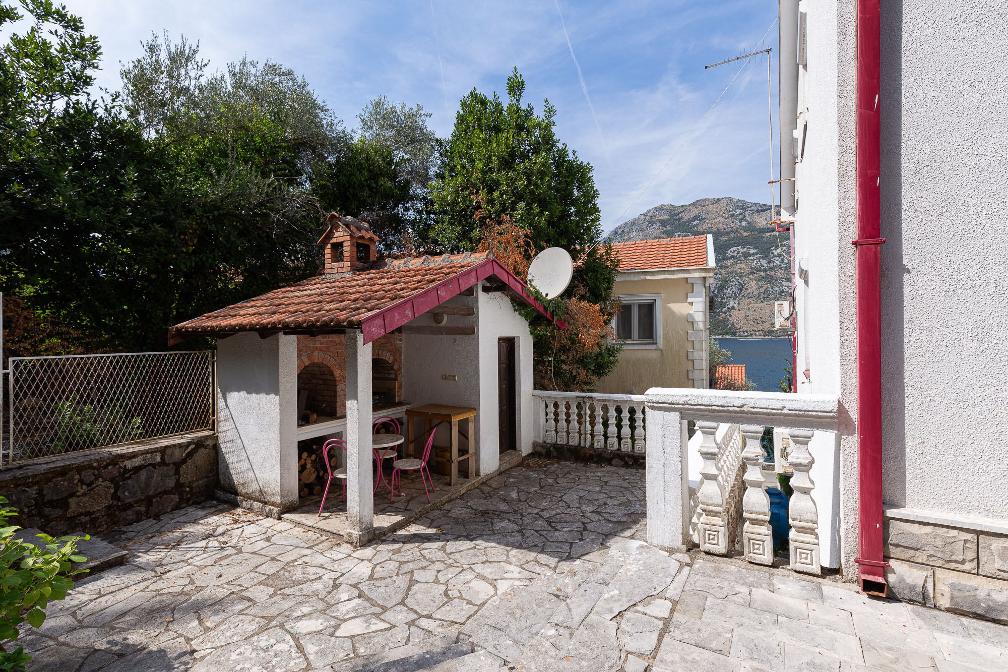 House Just 50 Meters from the Sea – Stoliv