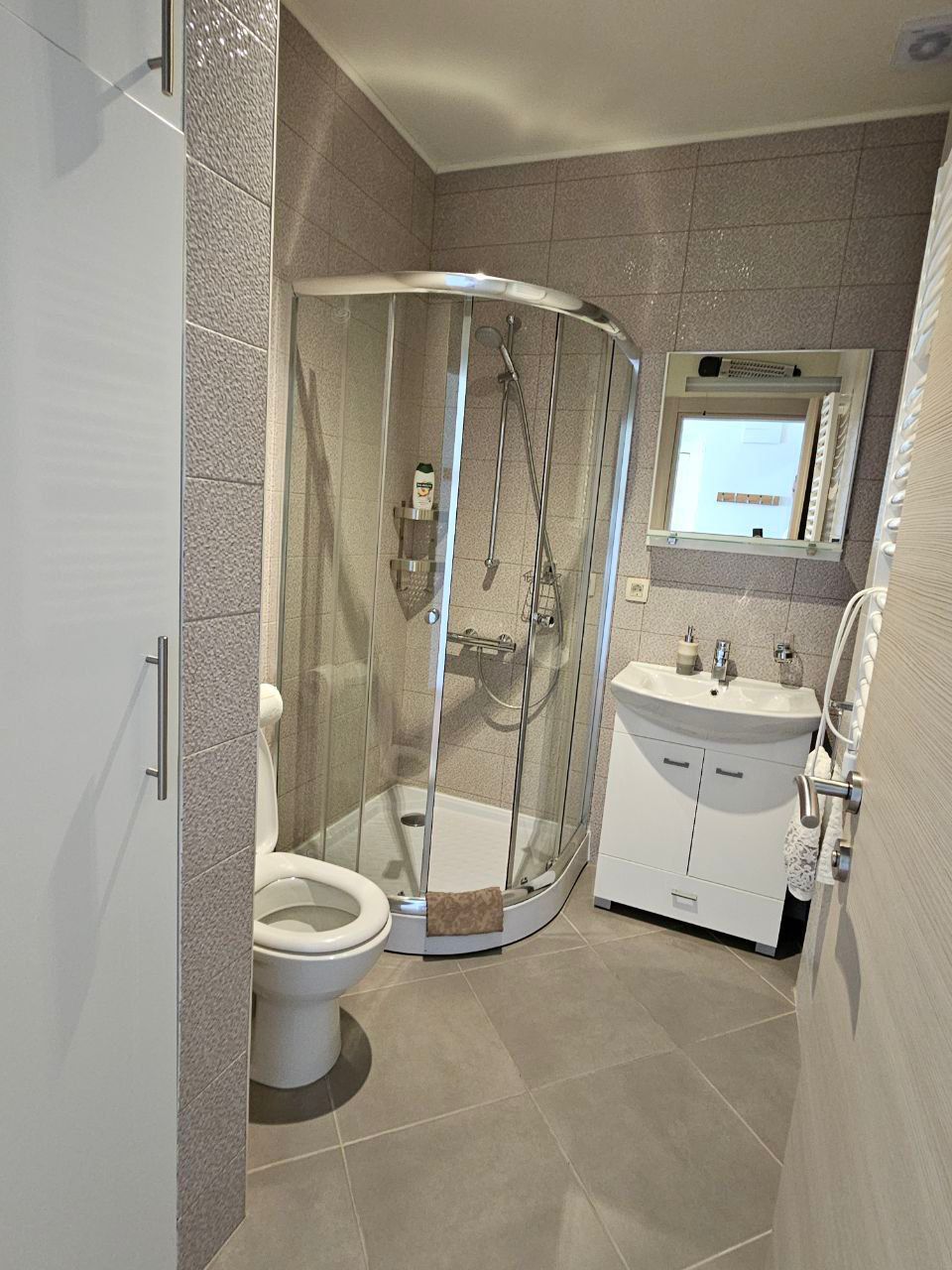 Spacious 1-Bedroom Apartment in Prcanj