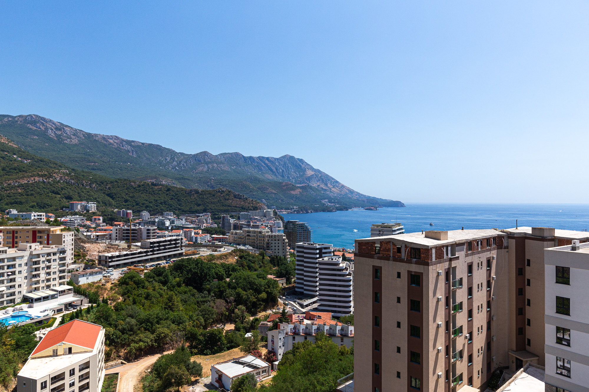 Luxury Penthouse in 5★ Resort with Rooftop Jacuzzi & Sunrise Views