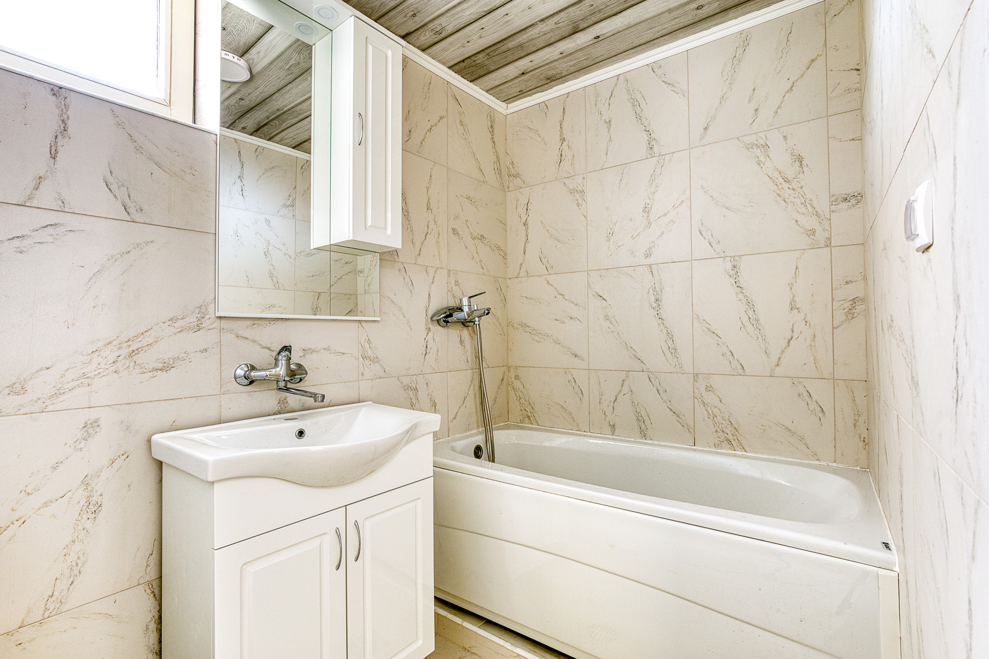 Two-unit home with stunning views of the Adriatic Sea