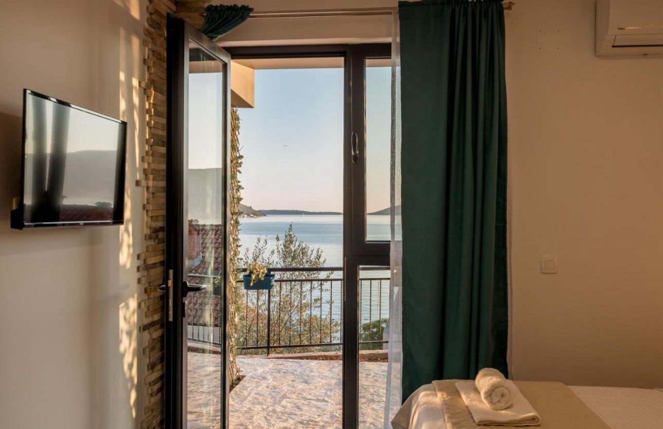 Modern Boutique Hotel with Panoramic Views – Luxury Adriatic Investment