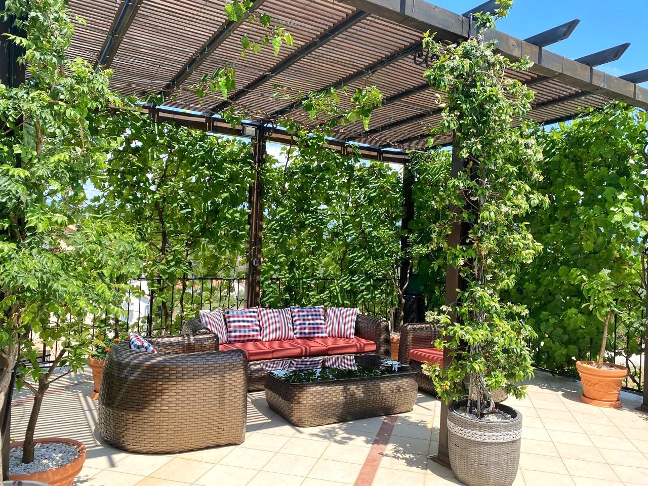 Mini-hotel with pool and spa near Lustica Bay