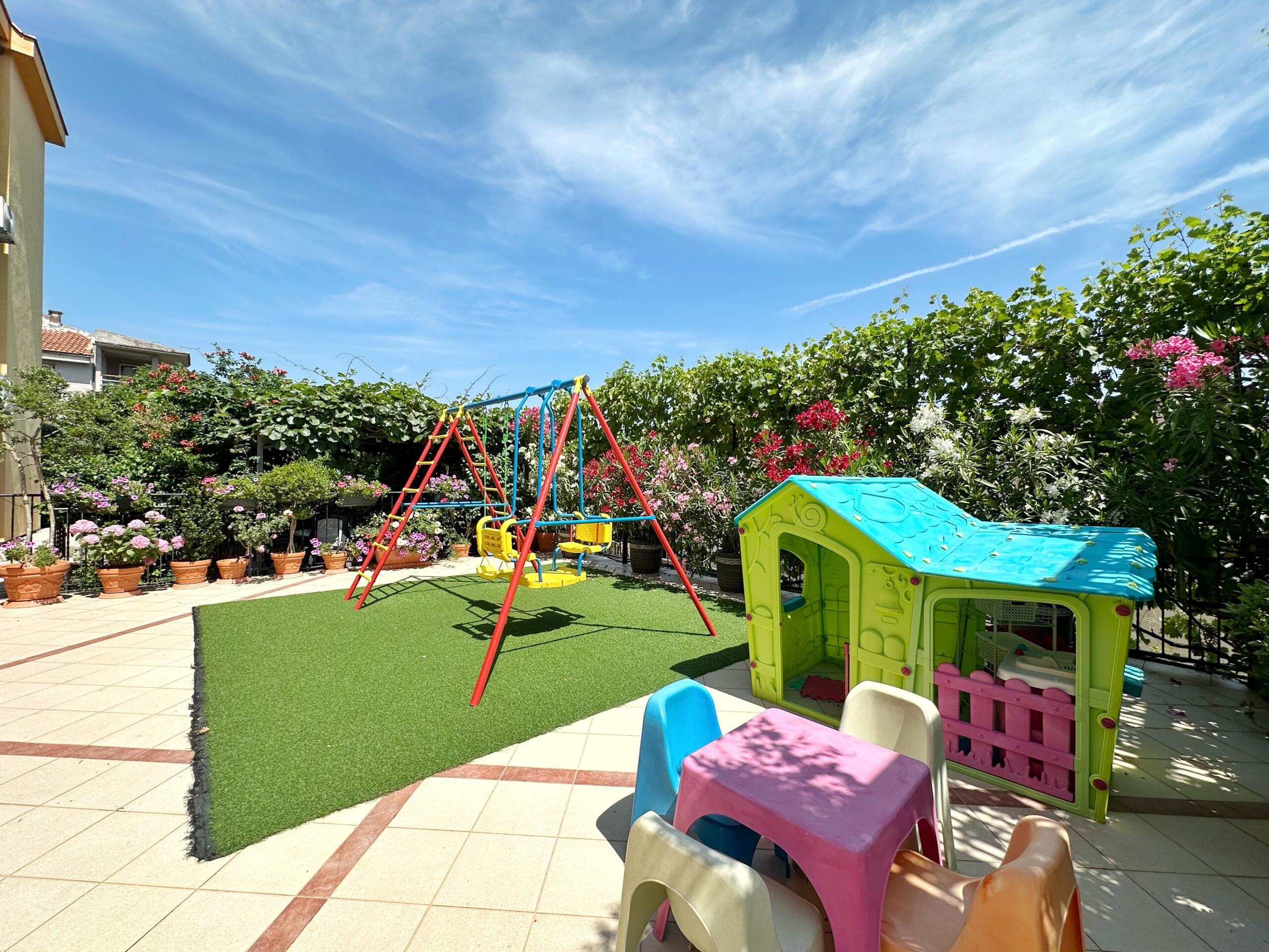 Mini-hotel with pool and spa near Lustica Bay