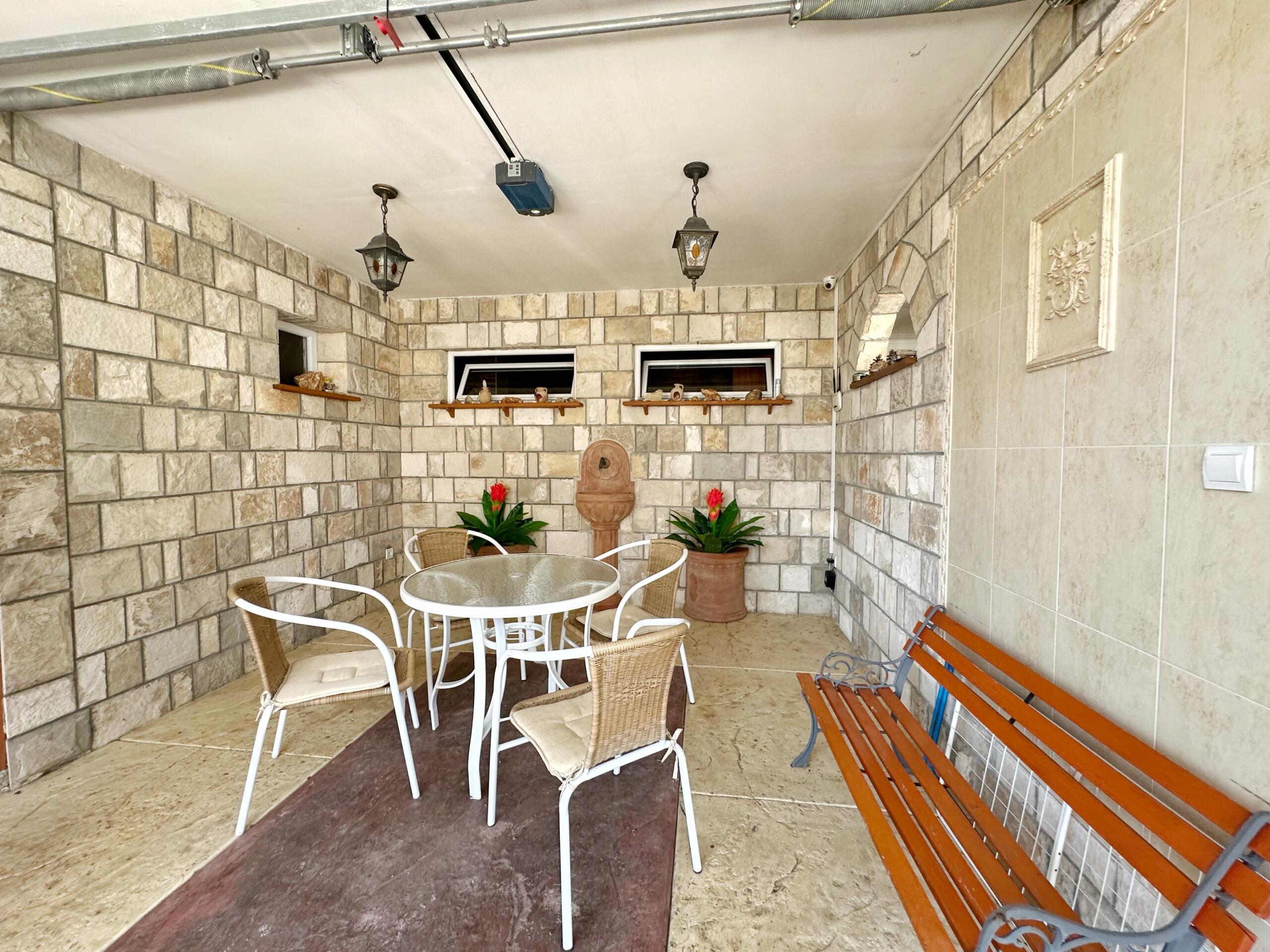 Mini-hotel with pool and spa near Lustica Bay