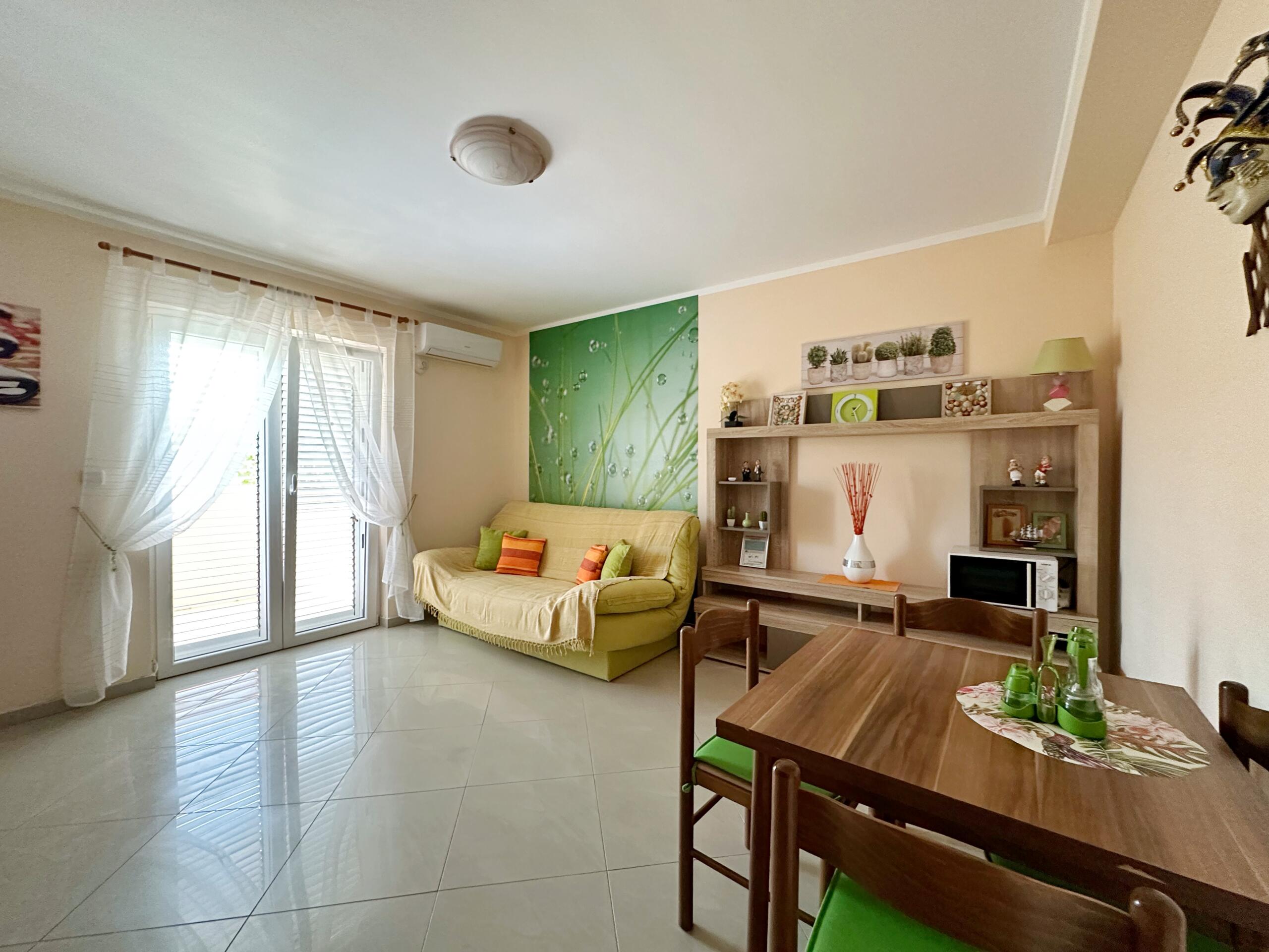 Mini-hotel with pool and spa near Lustica Bay