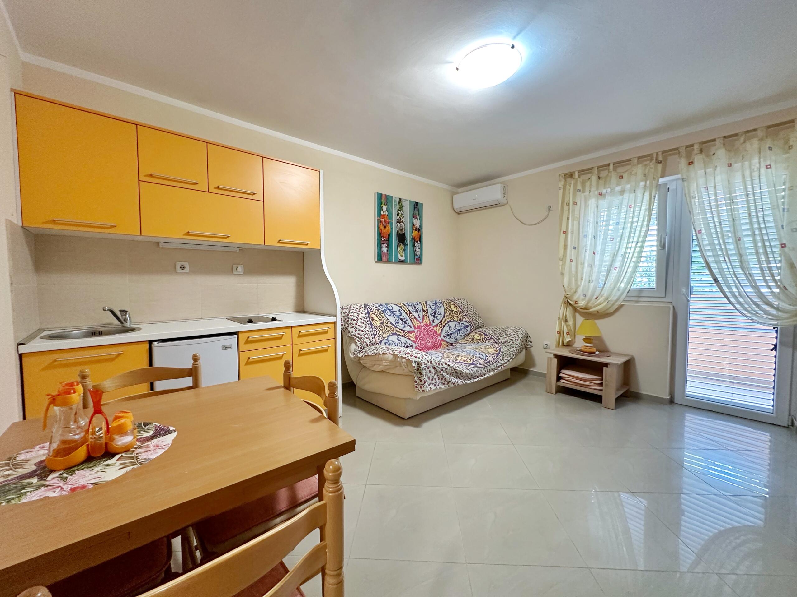 Mini-hotel with pool and spa near Lustica Bay