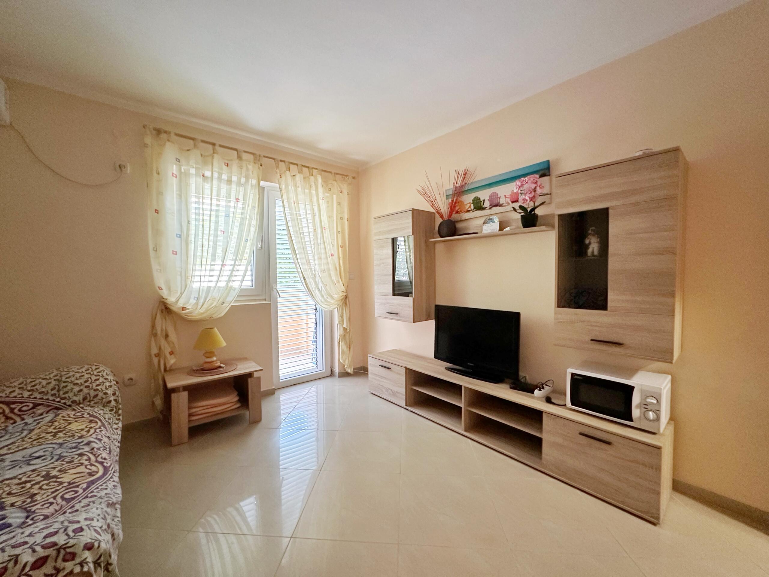 Mini-hotel with pool and spa near Lustica Bay