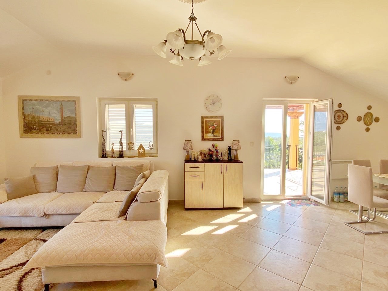 Mini-hotel with pool and spa near Lustica Bay