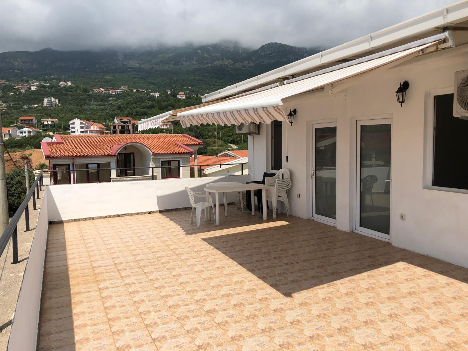 Two-story house in Dobra Voda near the sea