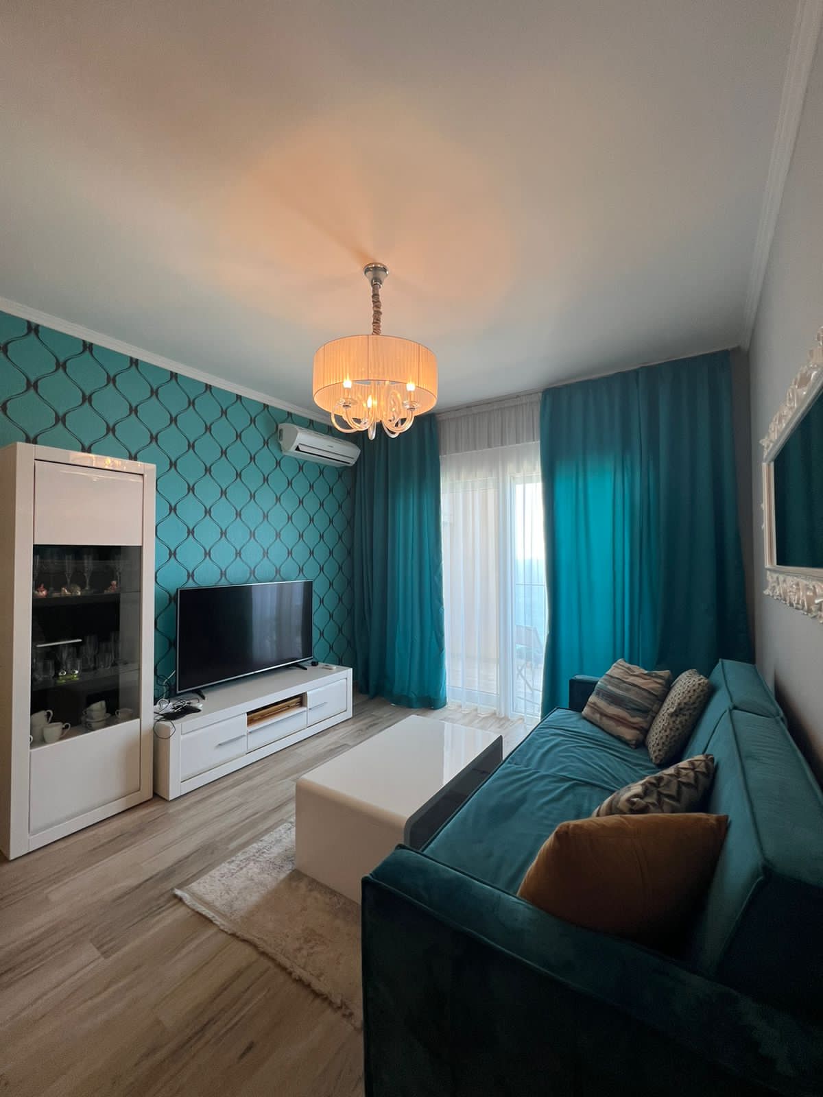 Stylish 2-Bedroom Apartment Just Steps from the Sea