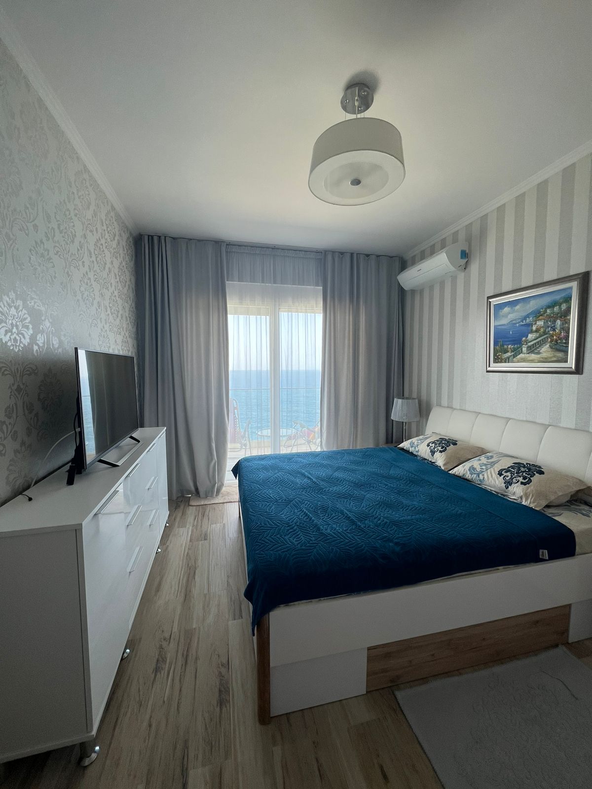 Stylish 2-Bedroom Apartment Just Steps from the Sea