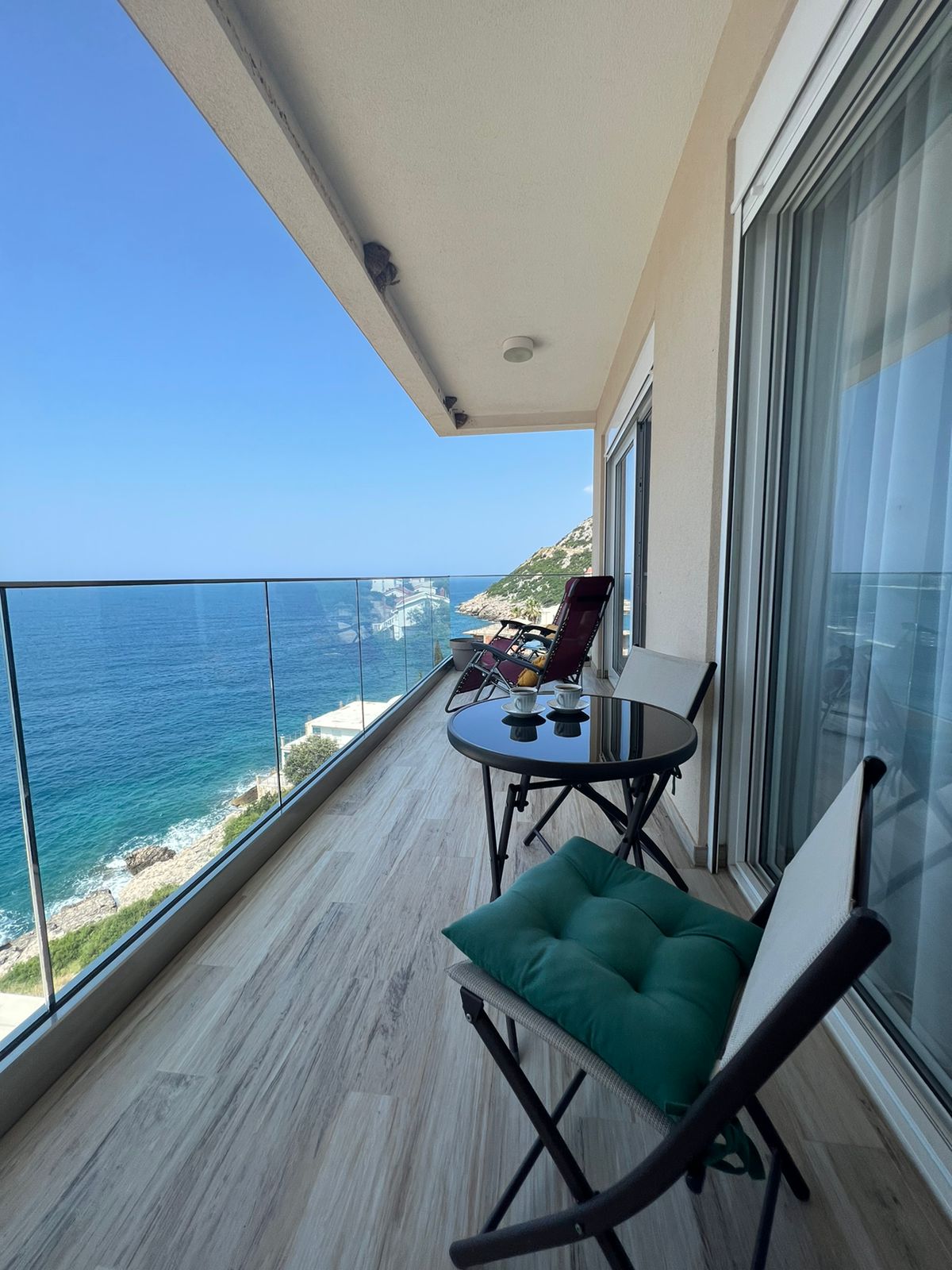 Stylish 2-Bedroom Apartment Just Steps from the Sea