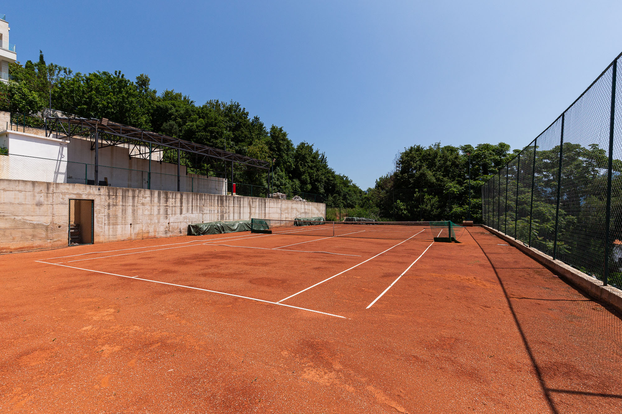 Apartment with Sea View, Bijela
