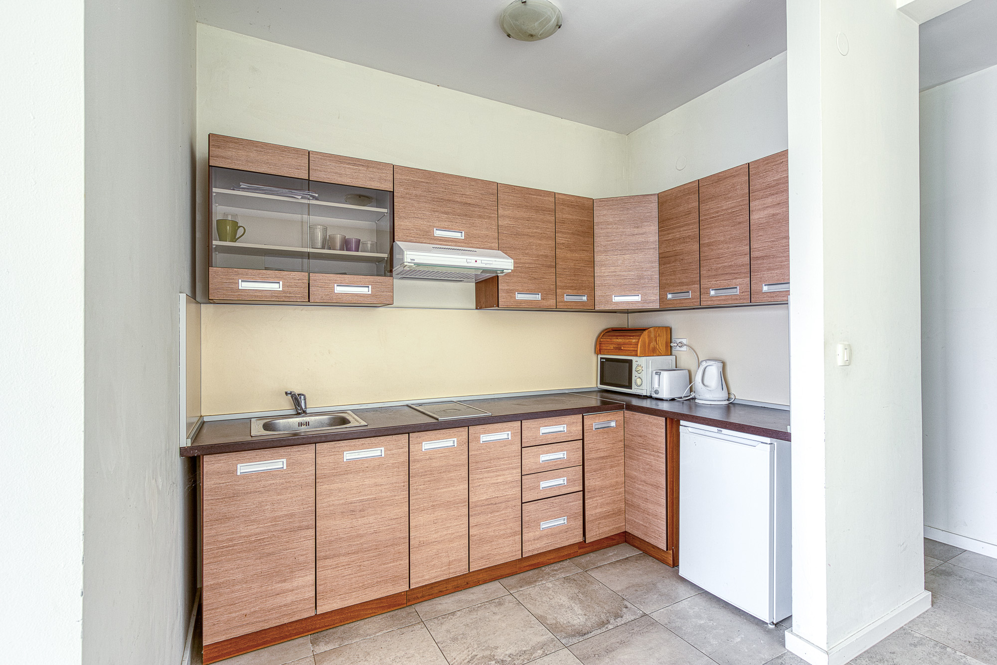 Apartment with Sea View, Bijela