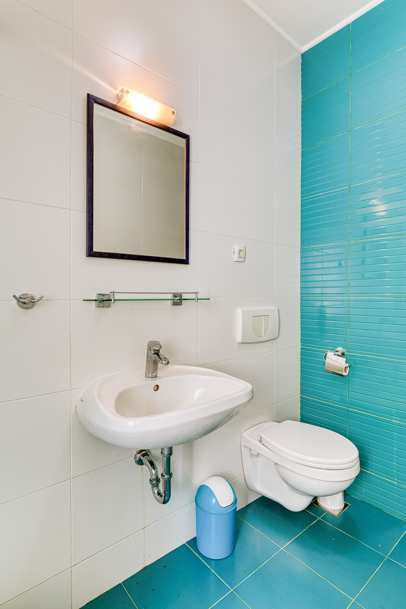 Apartment with Sea View, Bijela