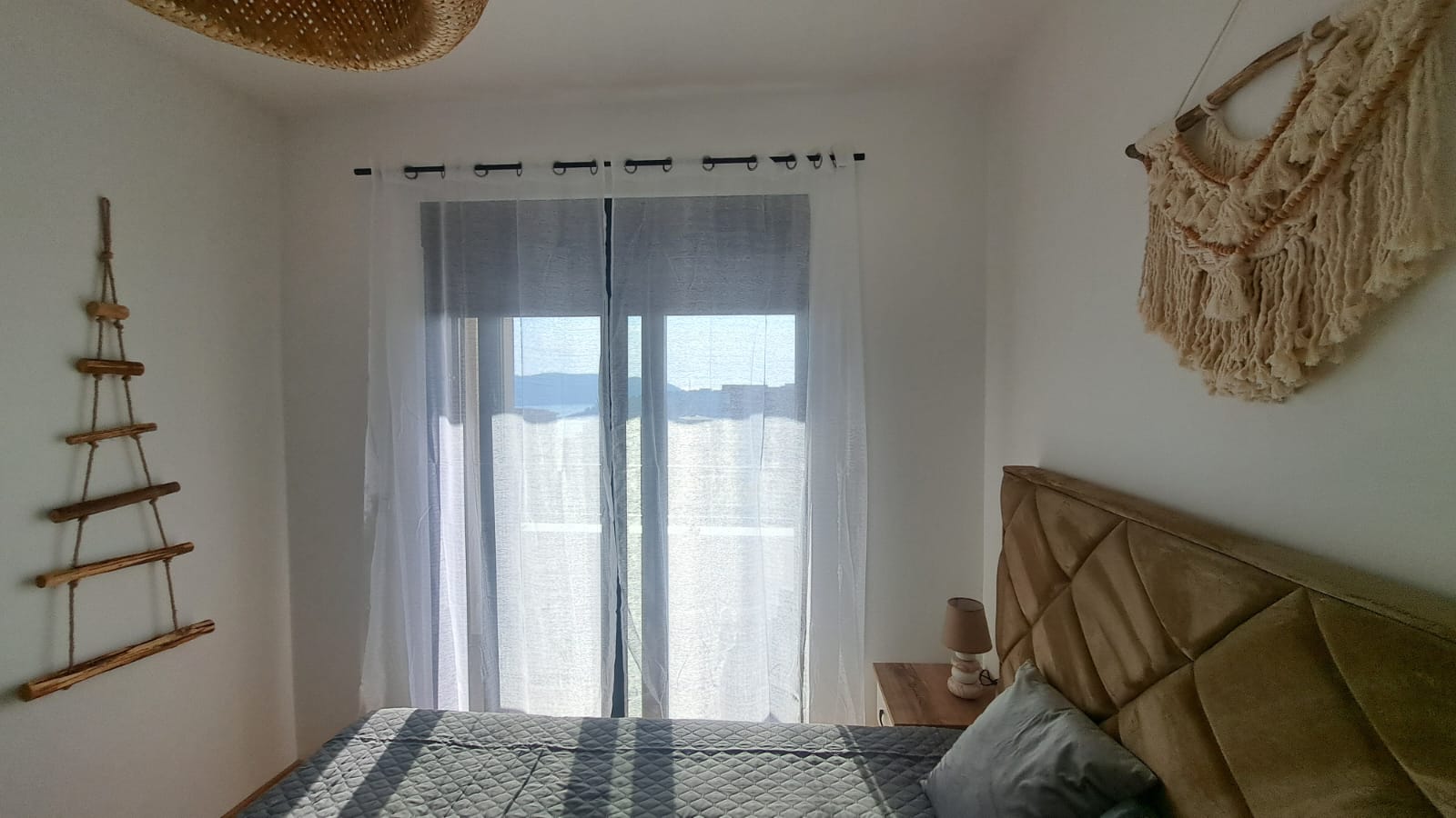 Furnished One-Bedroom Apartment with Garage and Sea View – Bečići