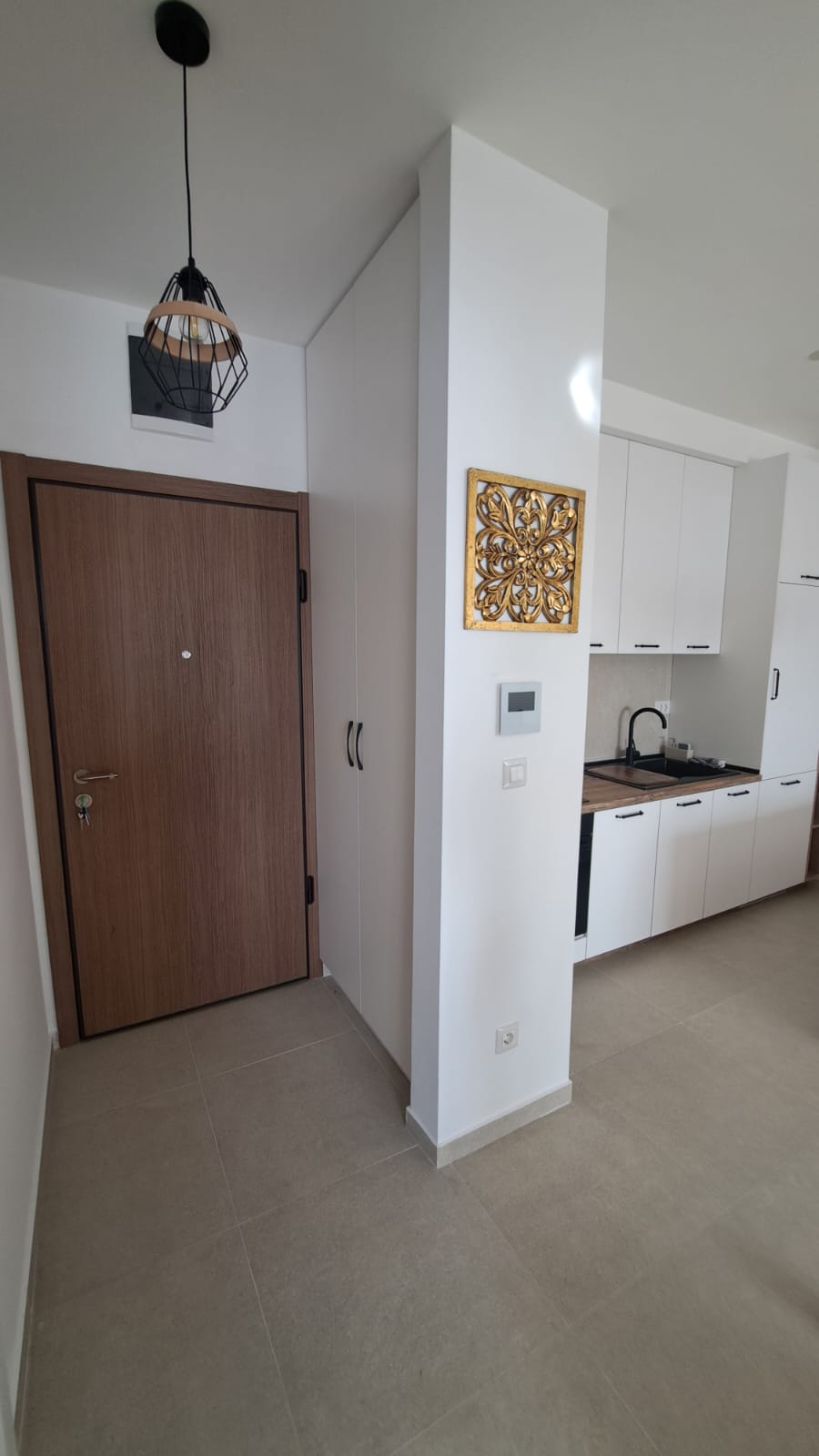 Furnished One-Bedroom Apartment with Garage and Sea View – Bečići