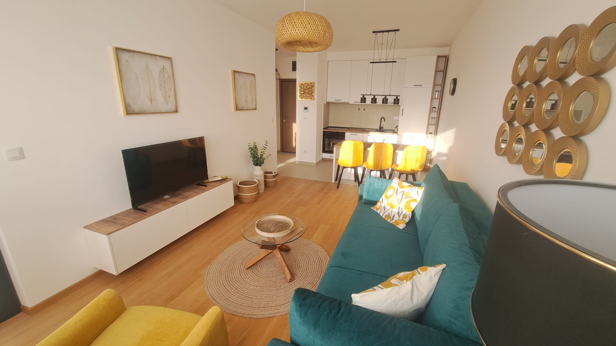 Furnished One-Bedroom Apartment with Garage and Sea View – Bečići