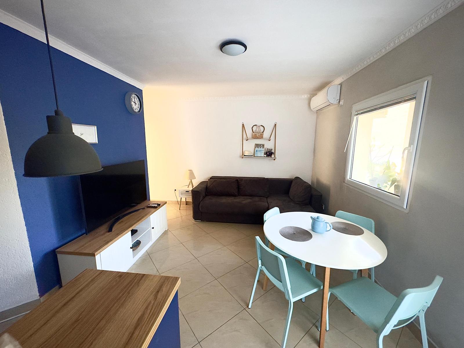 One-bedroom apartment by the sea