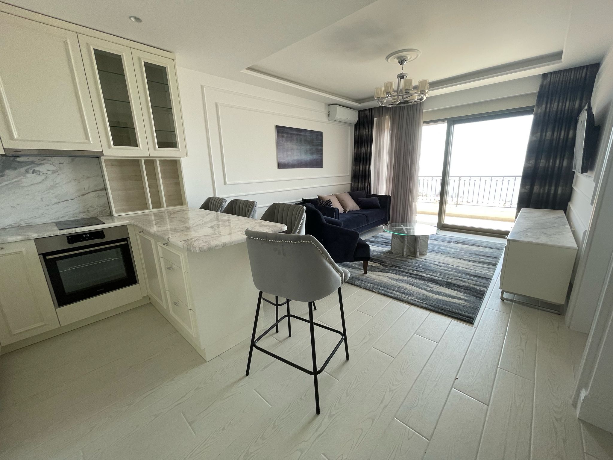 Luxuriously furnished one-bedroom apartment