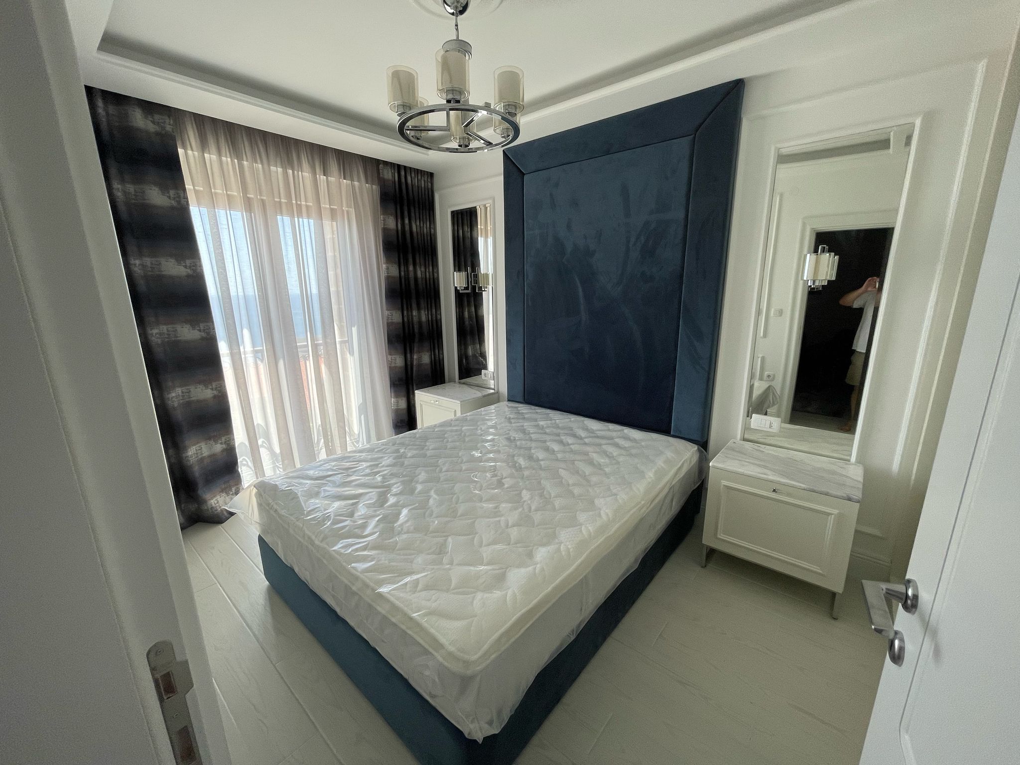 Luxuriously furnished one-bedroom apartment