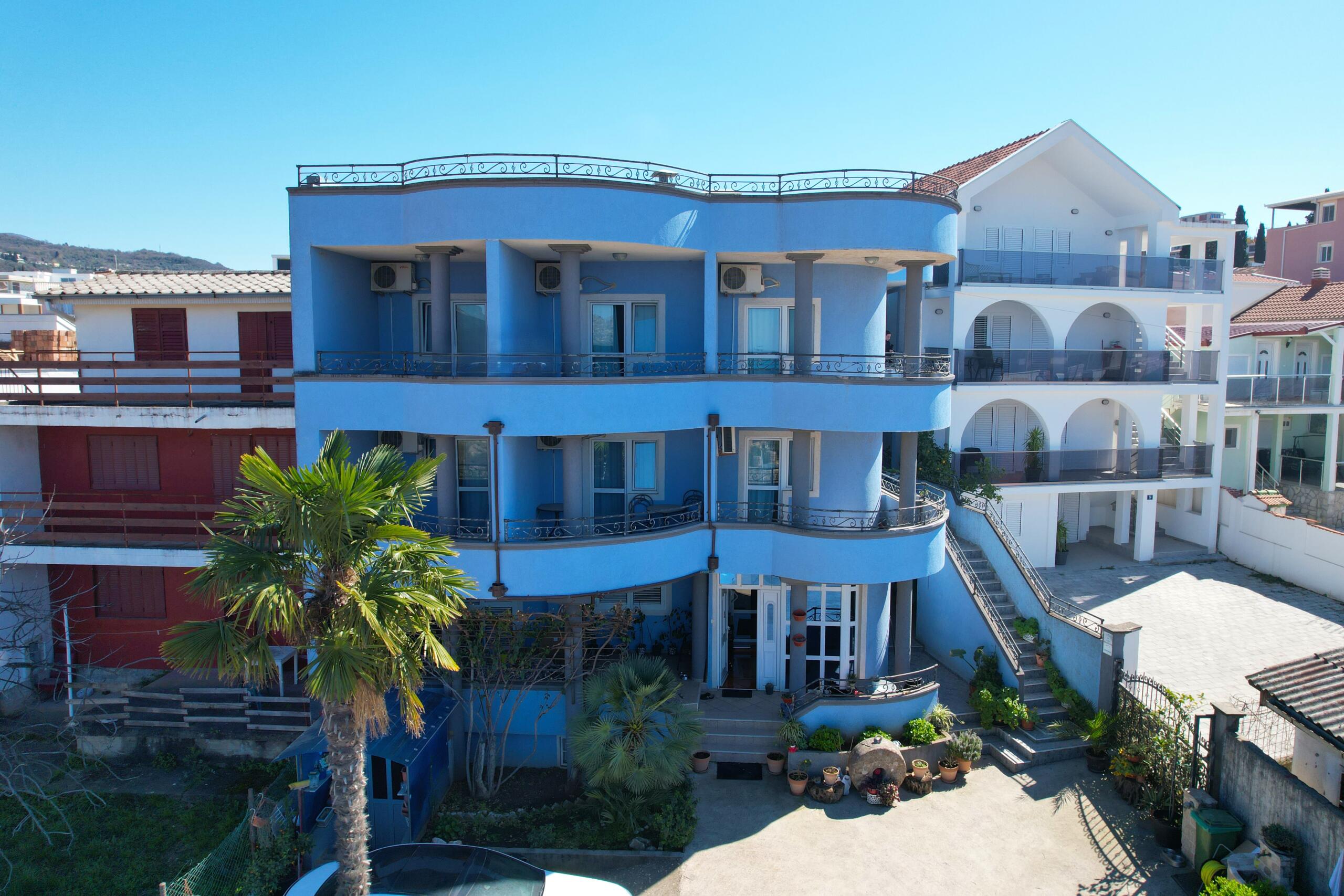 House with Hotel Capacity in Dobre Vode