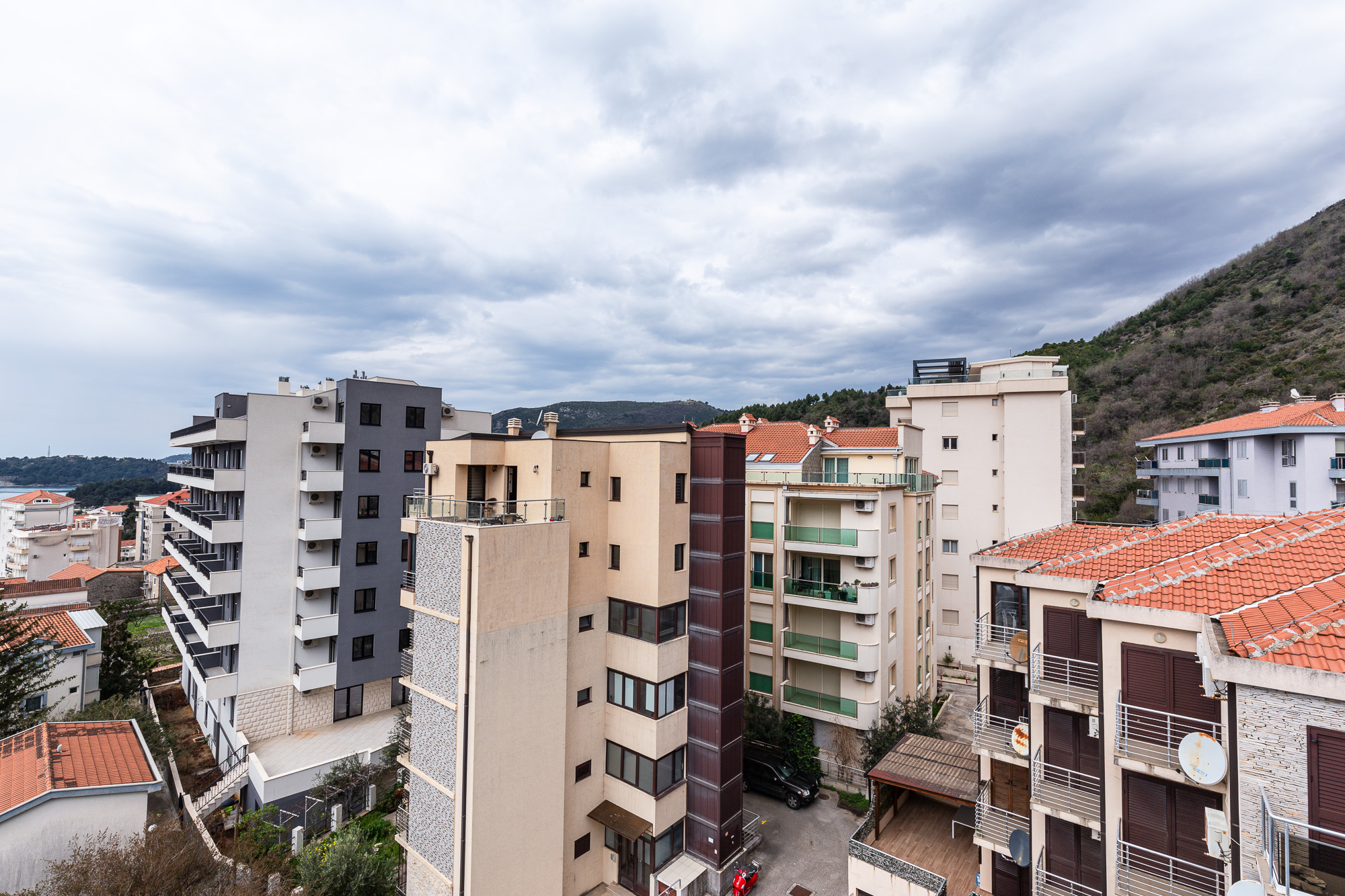 Two-Bedroom Apartment with Sea View in Bečići