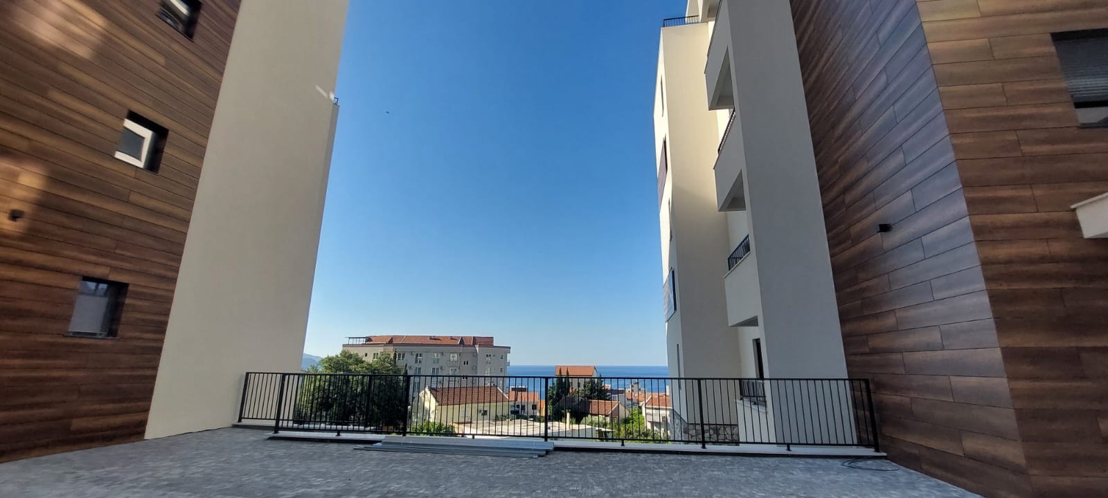 One-bedroom apartment with garage, Bečići