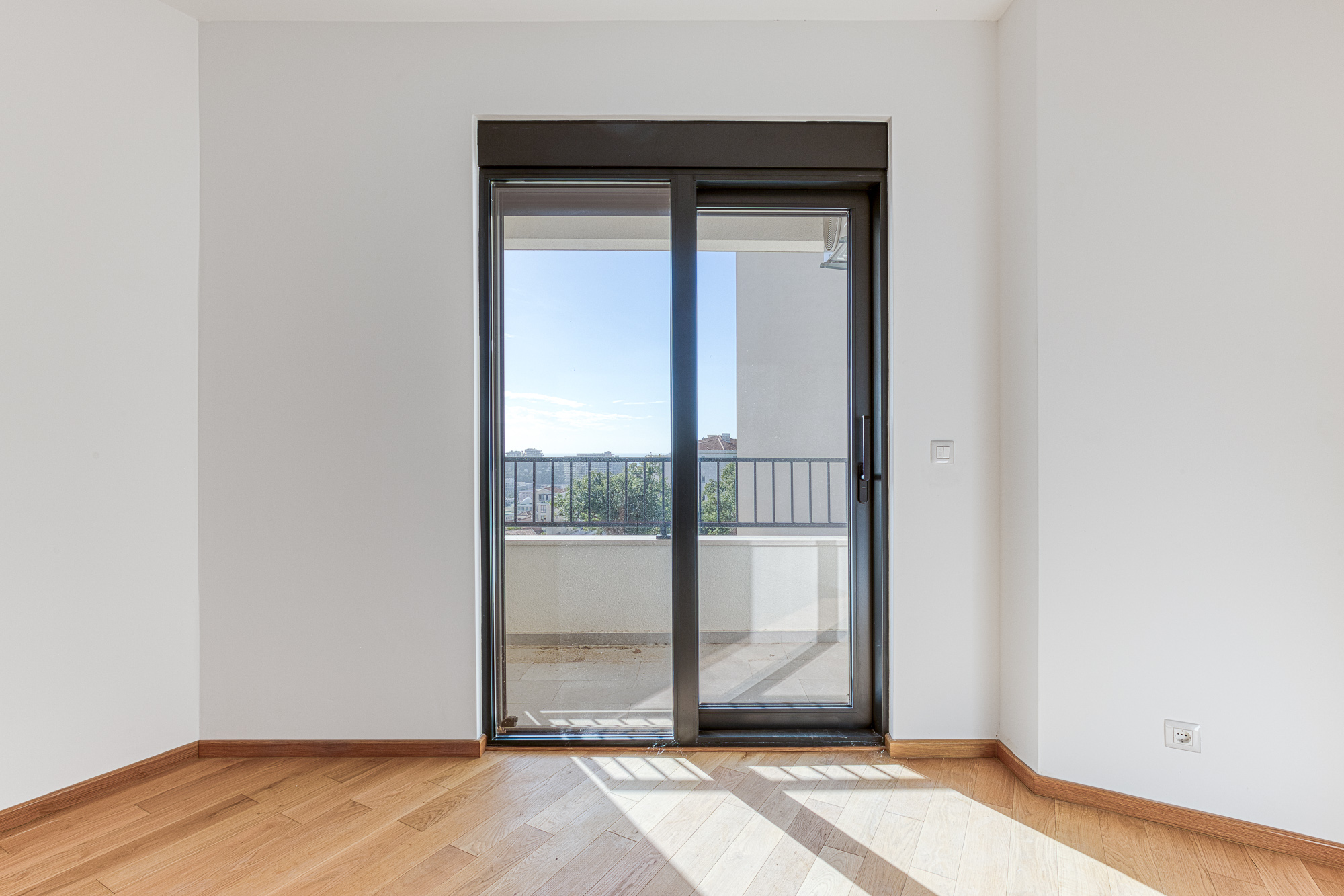 One-bedroom apartment with garage, Bečići