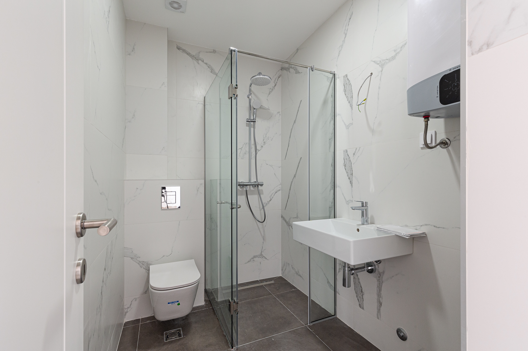 One-bedroom apartment with garage, Bečići