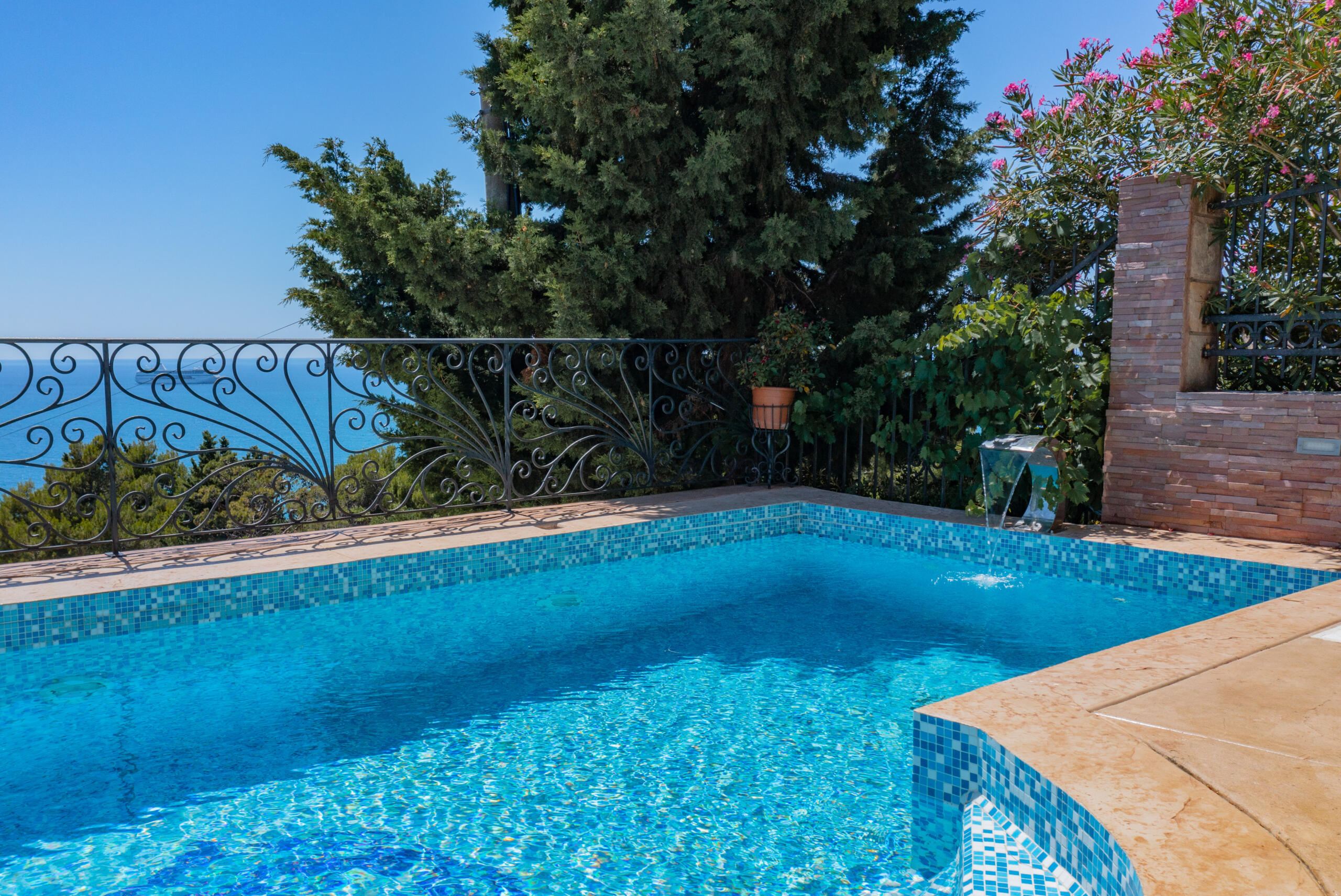 Stunning House with Sea View and Pool for Sale