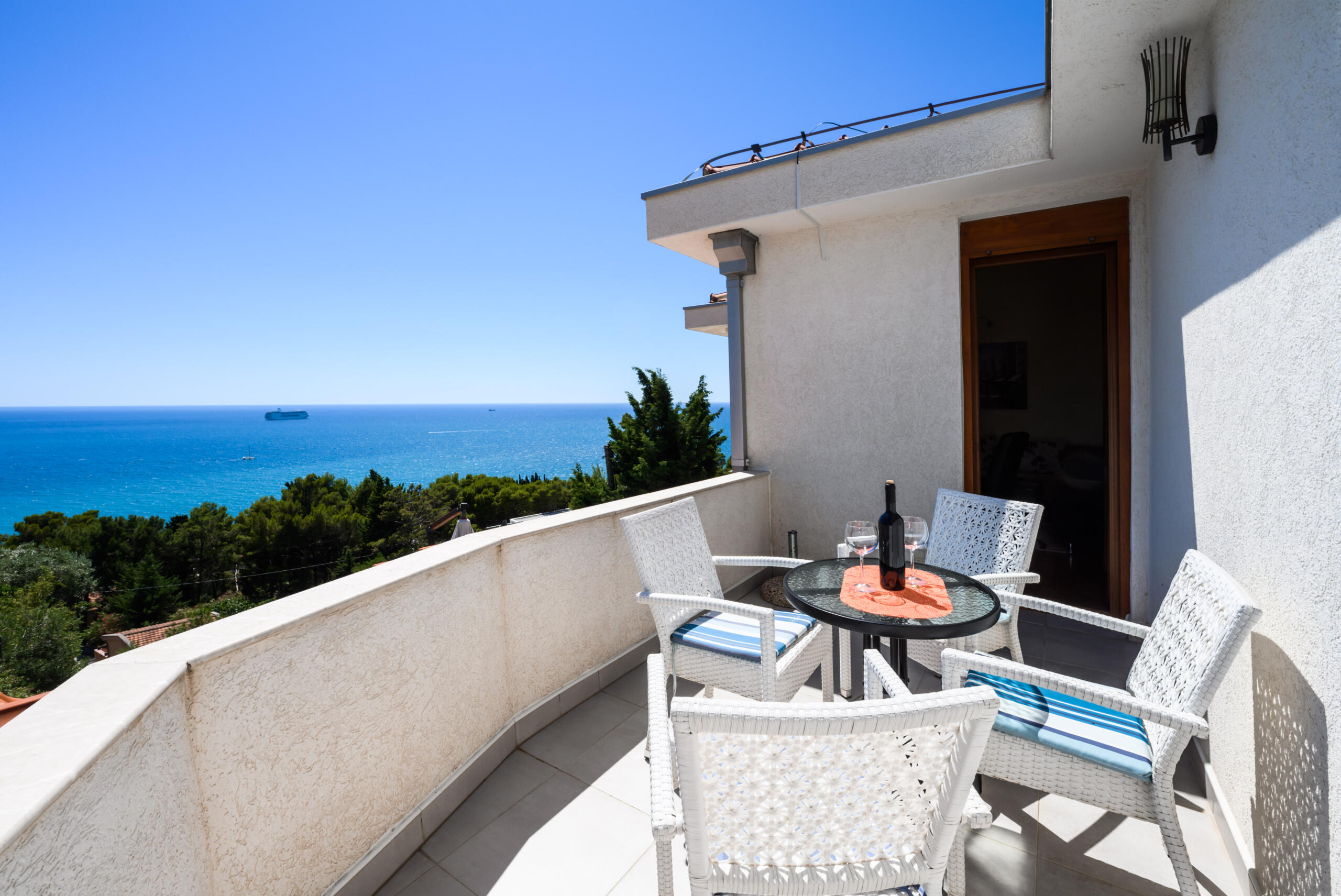 Stunning House with Sea View and Pool for Sale