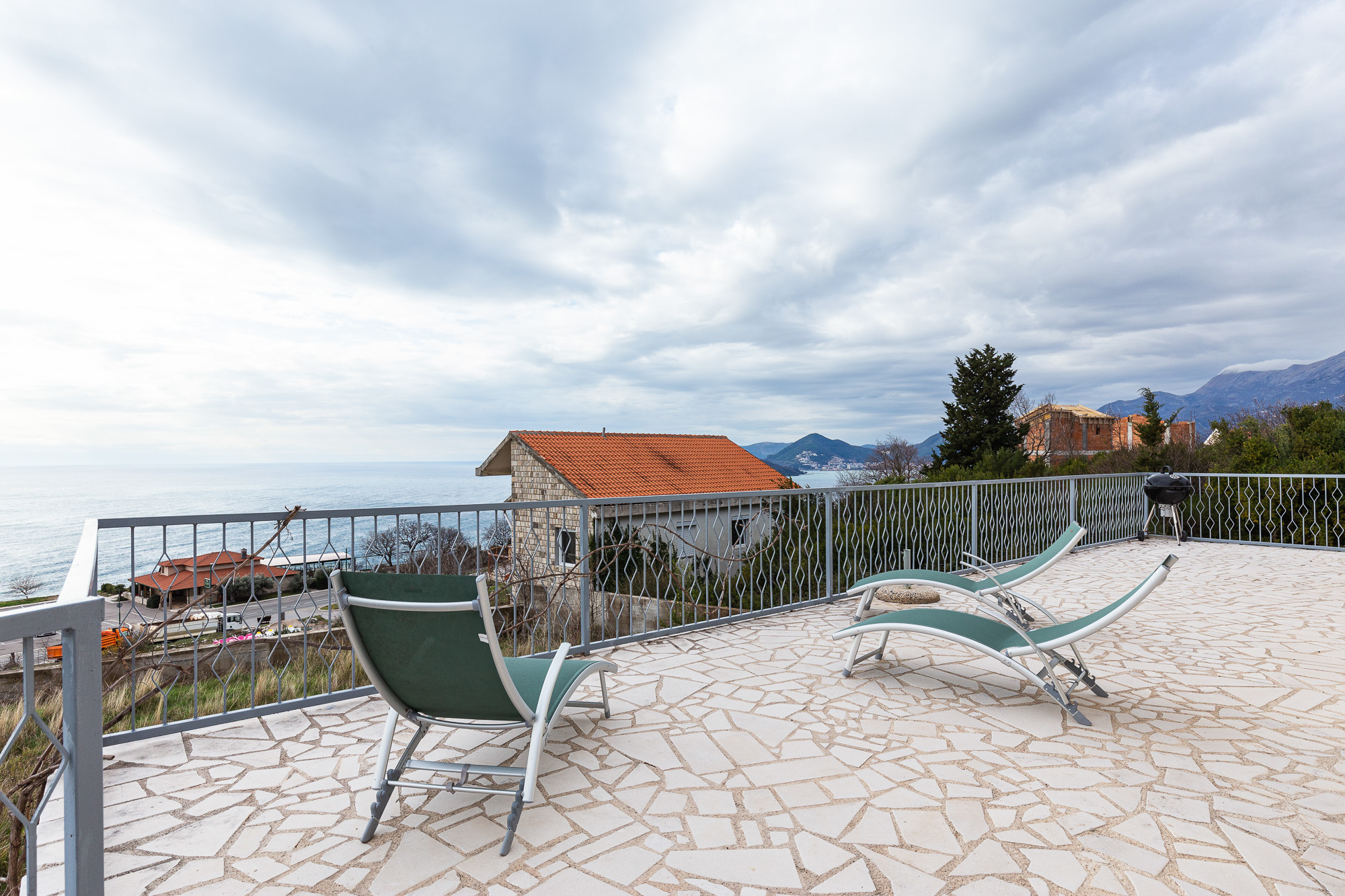 Spacious 3-Story House with Sea View in Blizikuce
