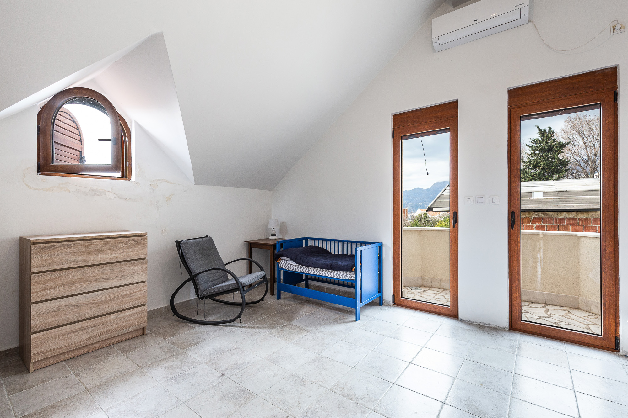 Spacious 3-Story House with Sea View in Blizikuce