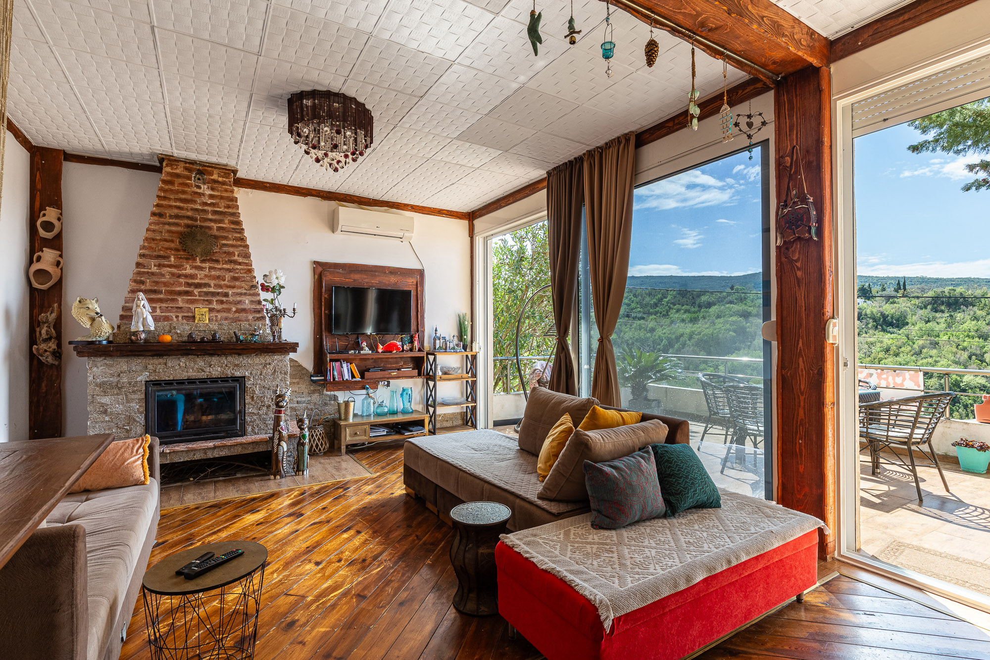 Three-story house with a panoramic sea view in Ulcinj