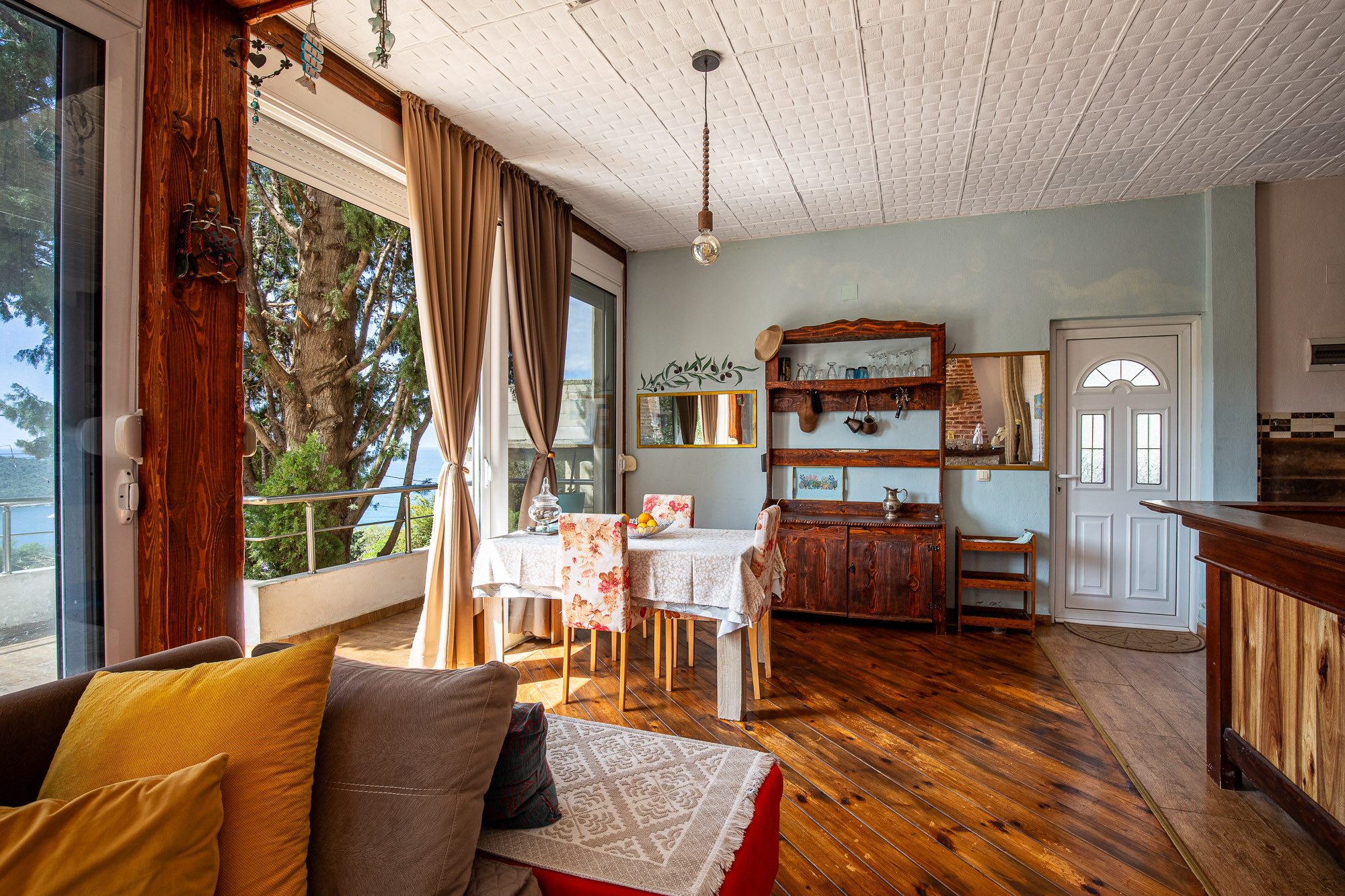 Three-story house with a panoramic sea view in Ulcinj