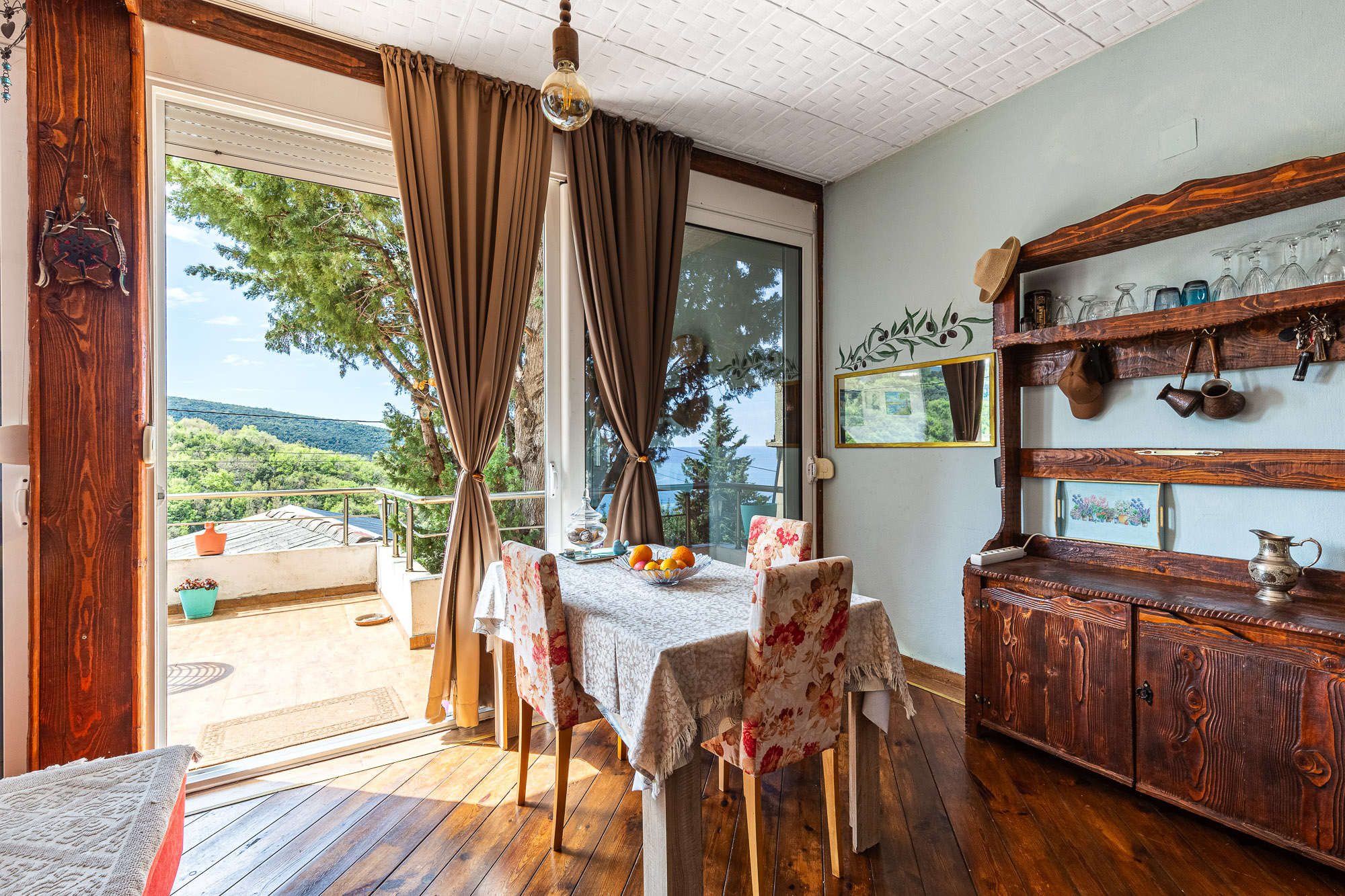 Three-story house with a panoramic sea view in Ulcinj