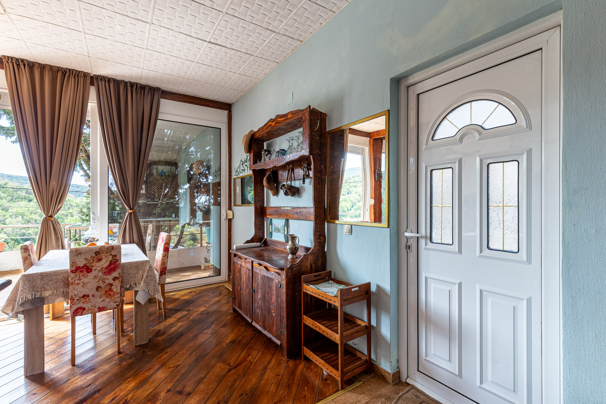 Three-story house with a panoramic sea view in Ulcinj