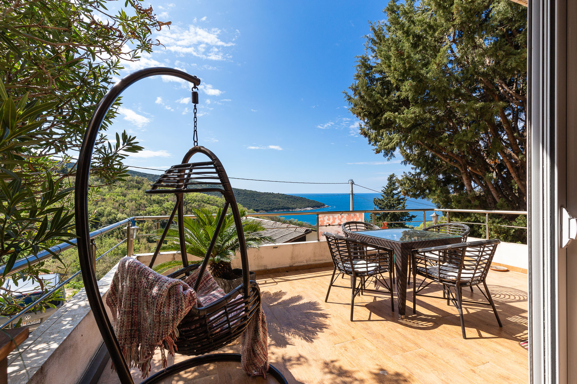 Three-story house with a panoramic sea view in Ulcinj