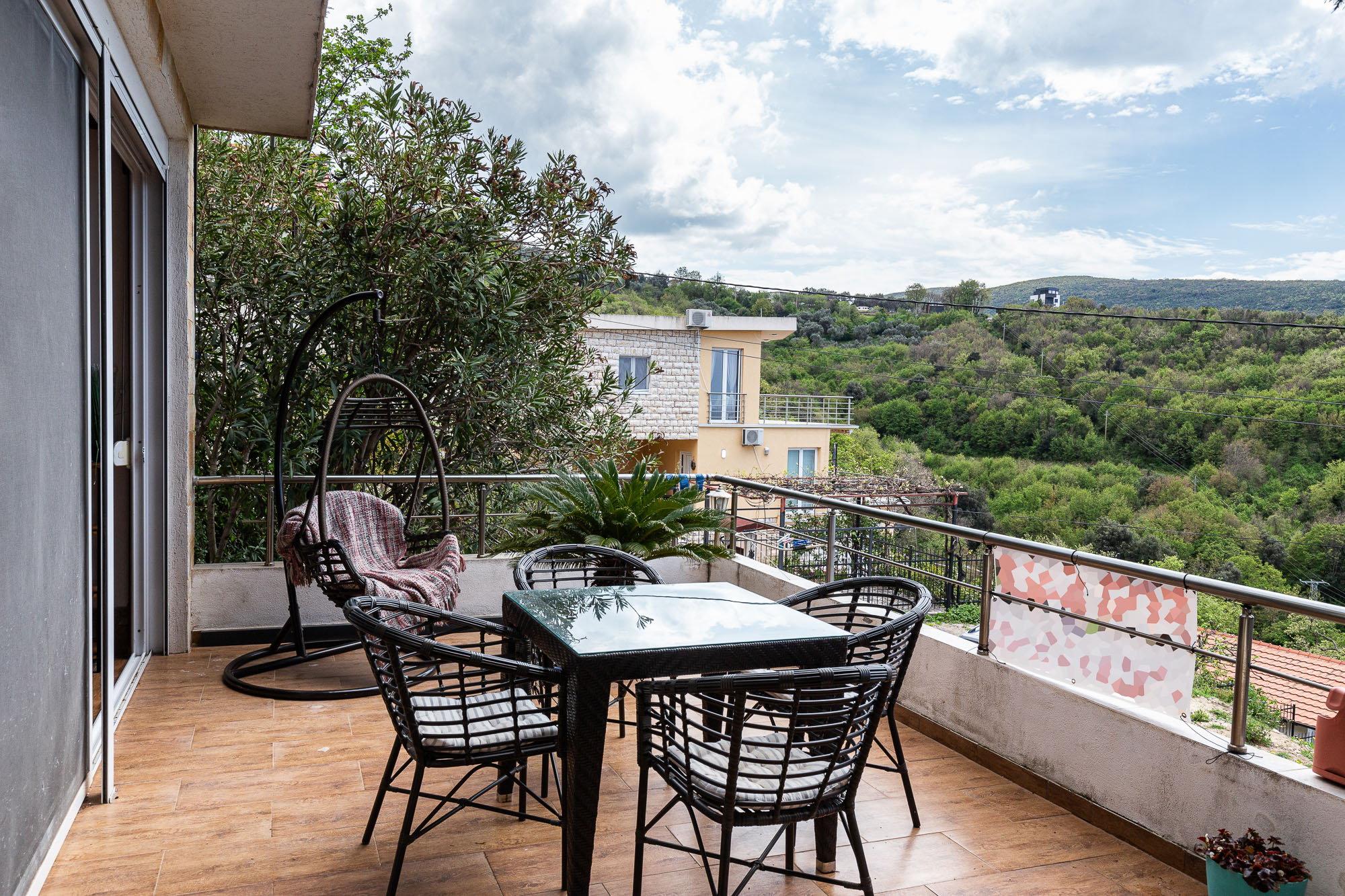 Three-story house with a panoramic sea view in Ulcinj
