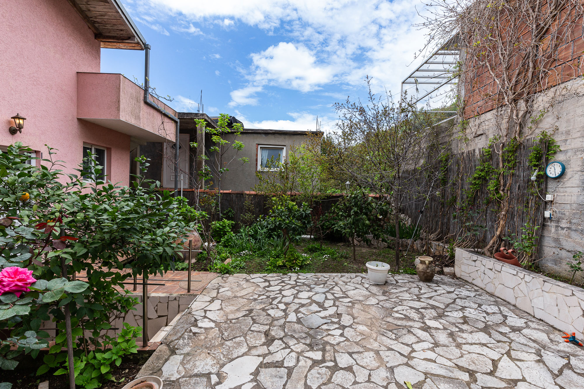 Three-story house with a panoramic sea view in Ulcinj