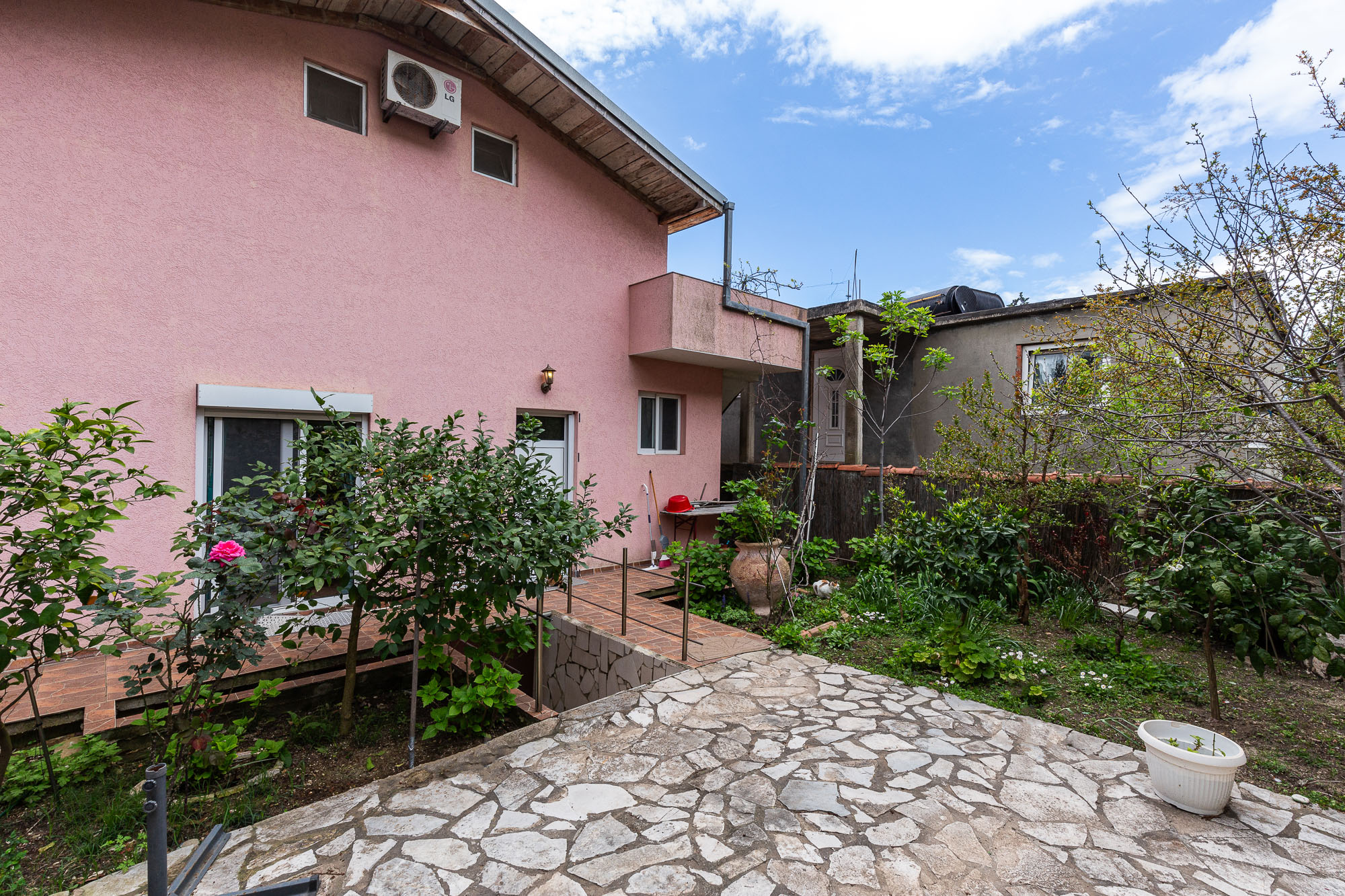 Three-story house with a panoramic sea view in Ulcinj