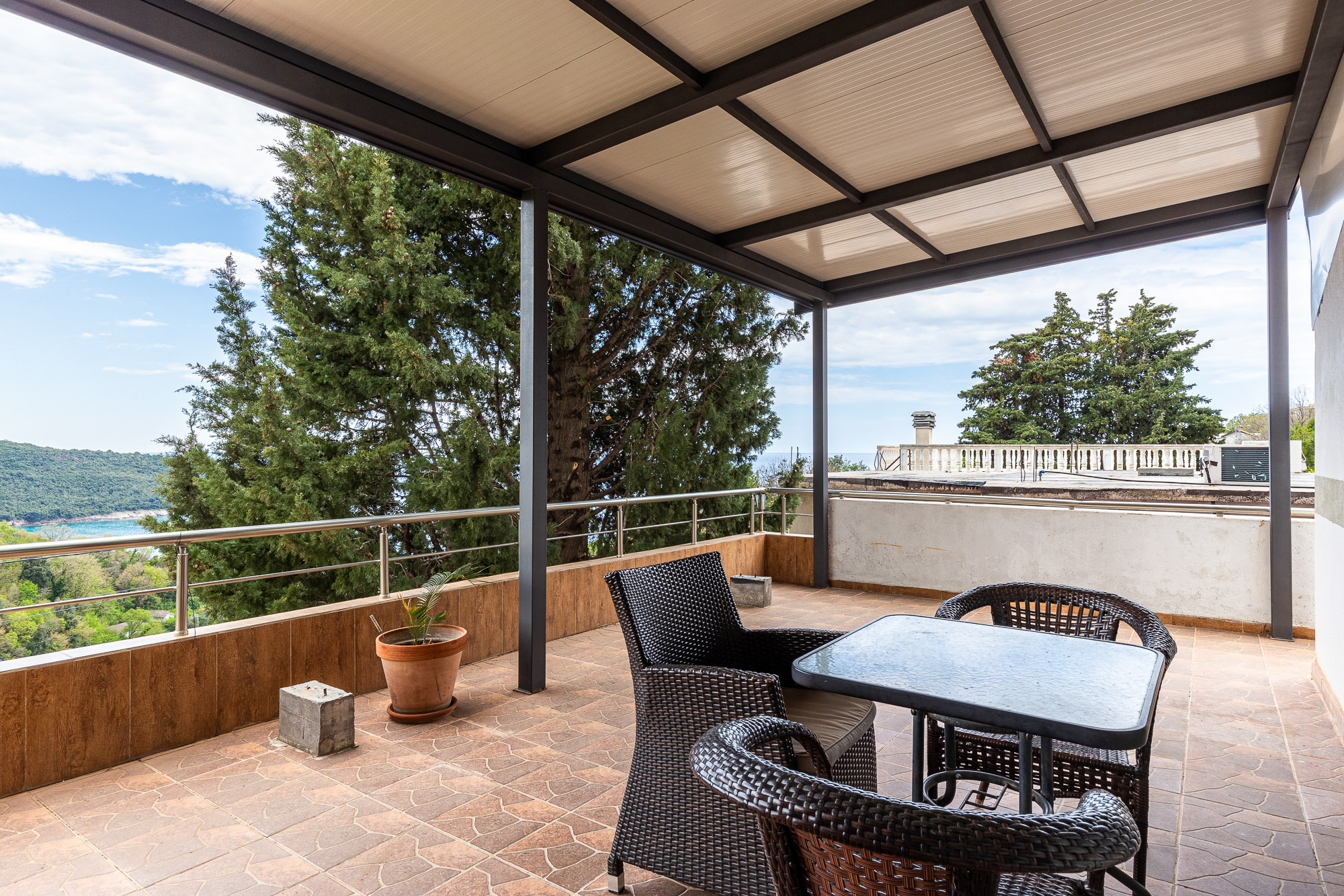 Three-story house with a panoramic sea view in Ulcinj