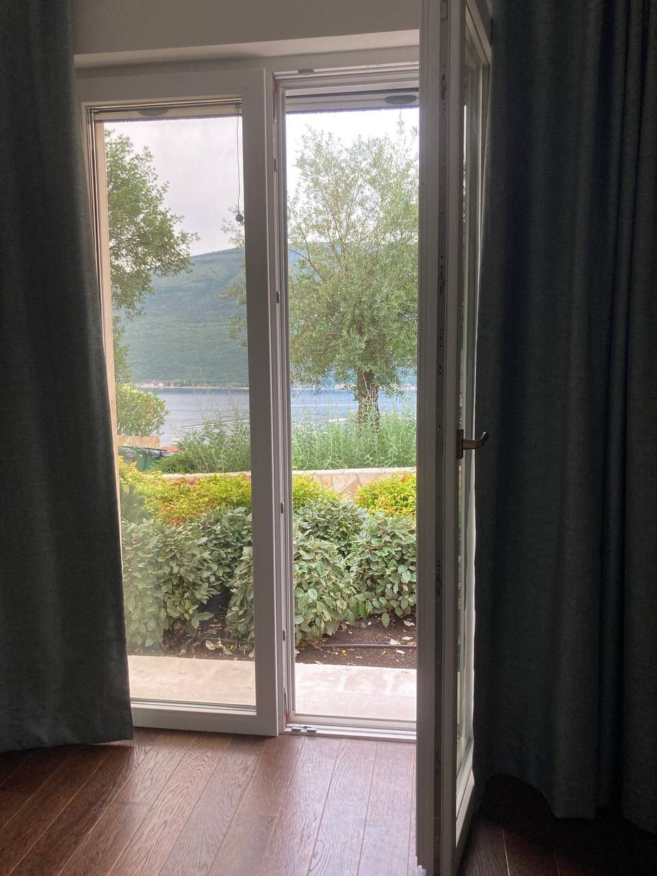 Modern Two-Bedroom Apartment by the Sea