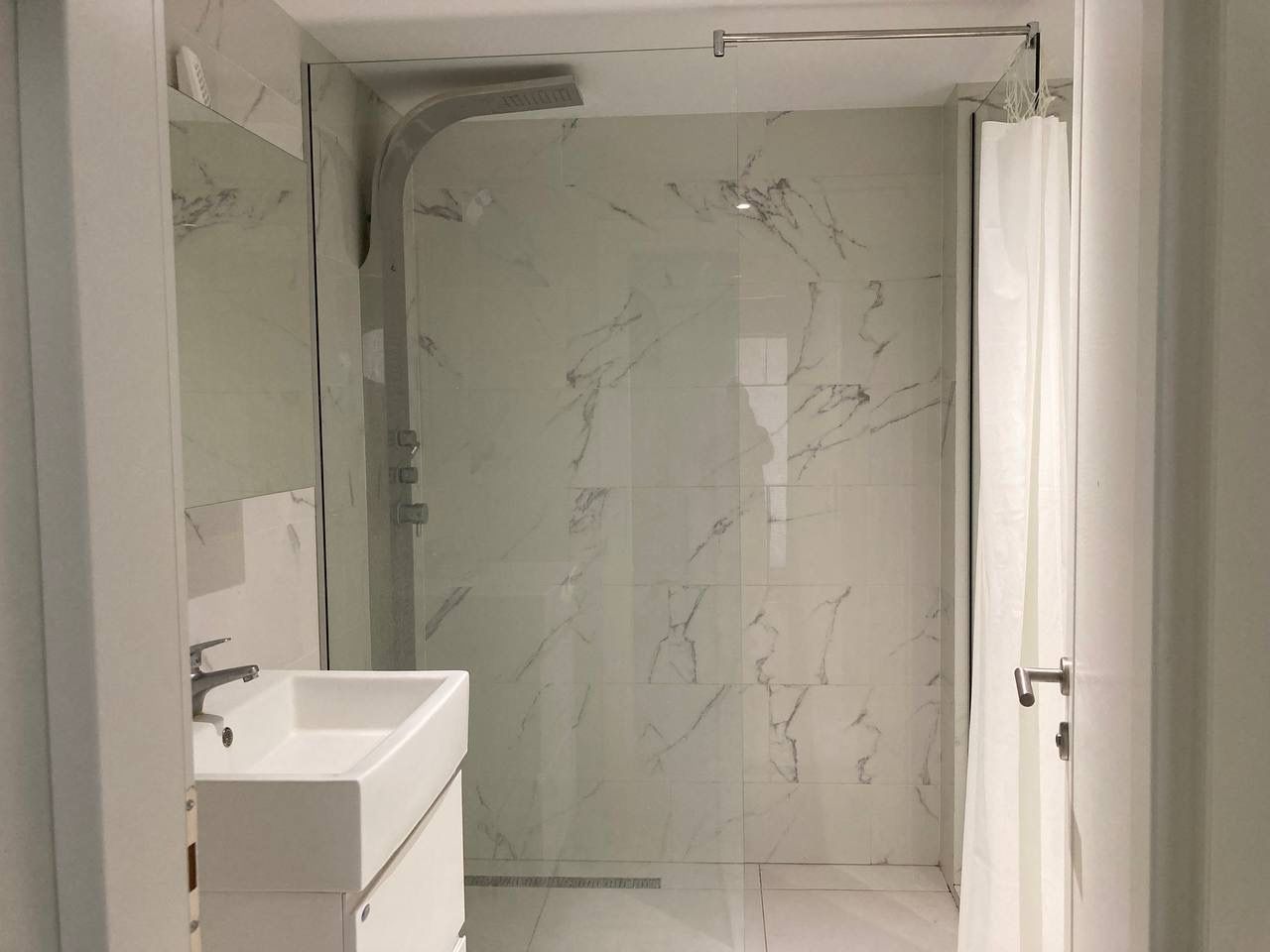 Modern Two-Bedroom Apartment by the Sea