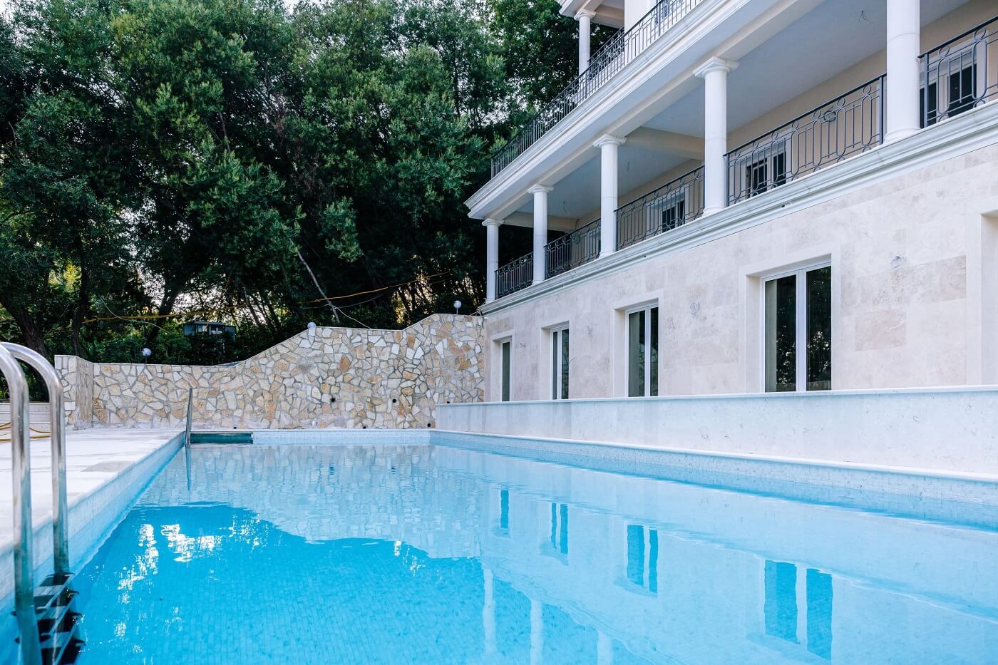 Modern Two-Bedroom Apartment by the Sea