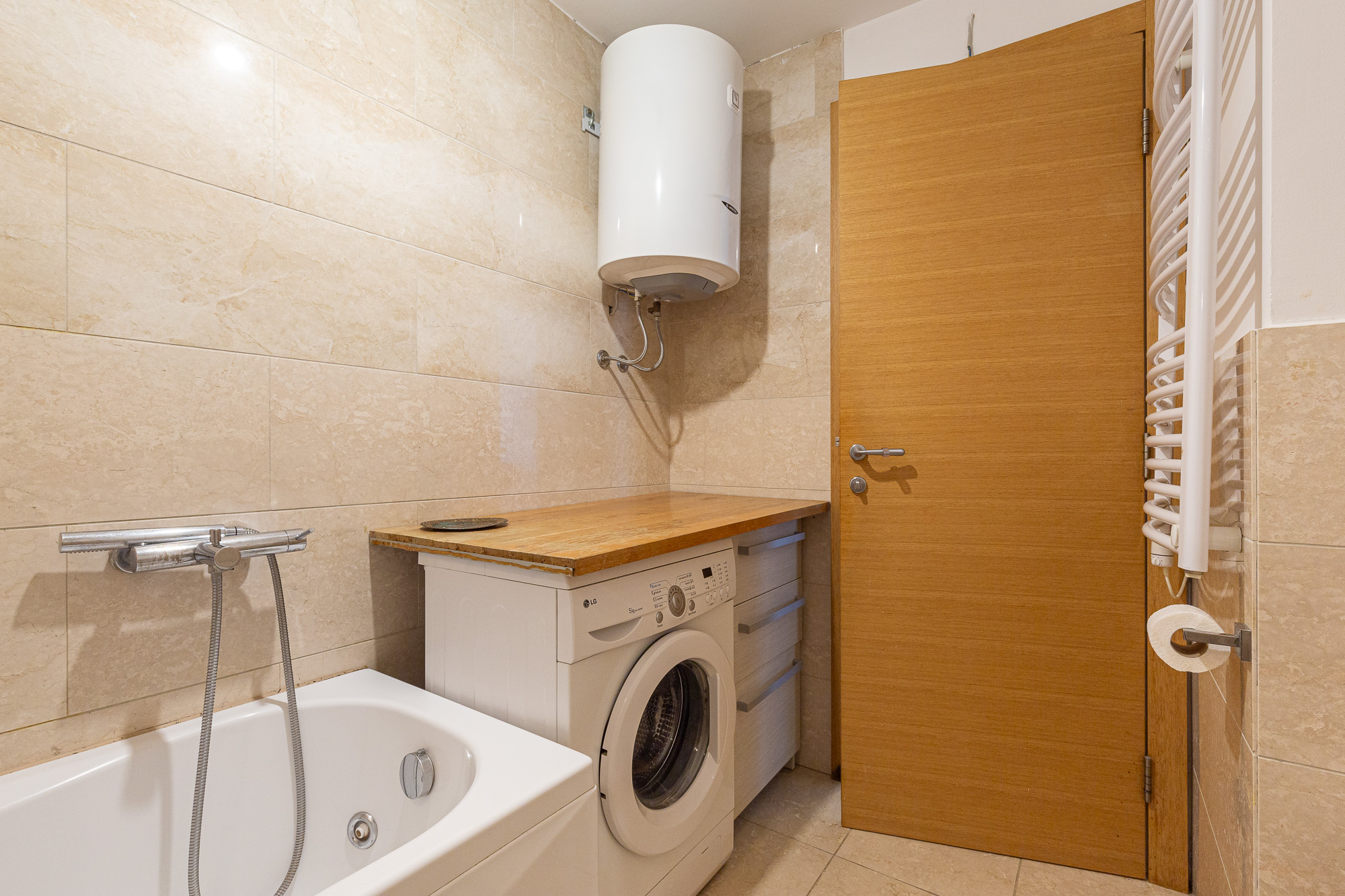 Modern, Comfortable, and Fully Equipped One-Bedroom Apartment Near the Beach